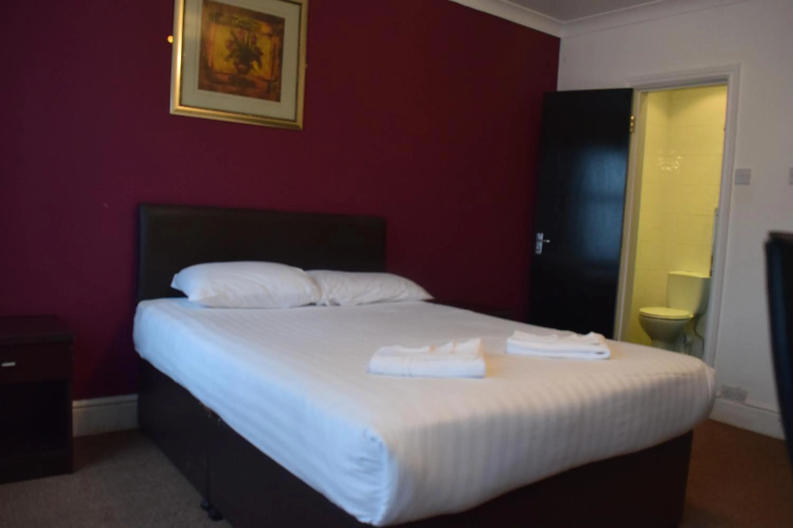 Shower in Rossmore Hotel