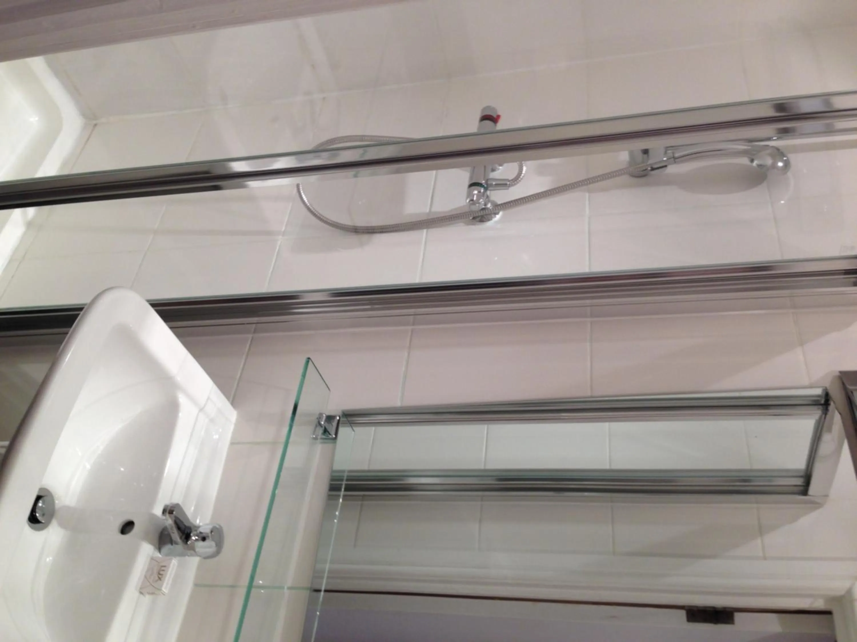 Bathroom in Rossmore Hotel