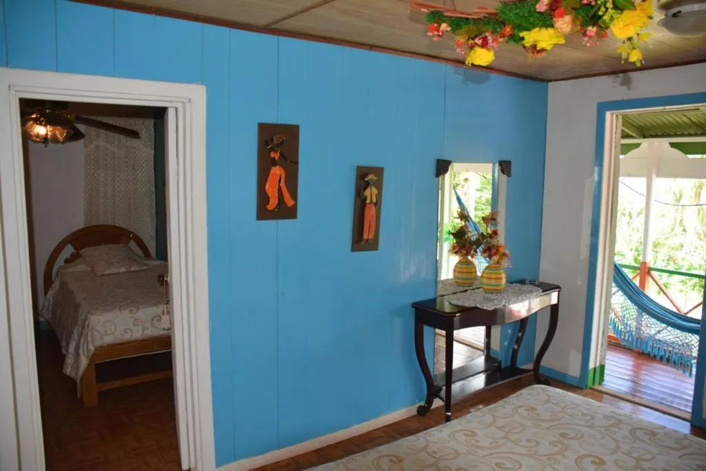 Photo of the whole room, Bed in Posada Nativa Licy