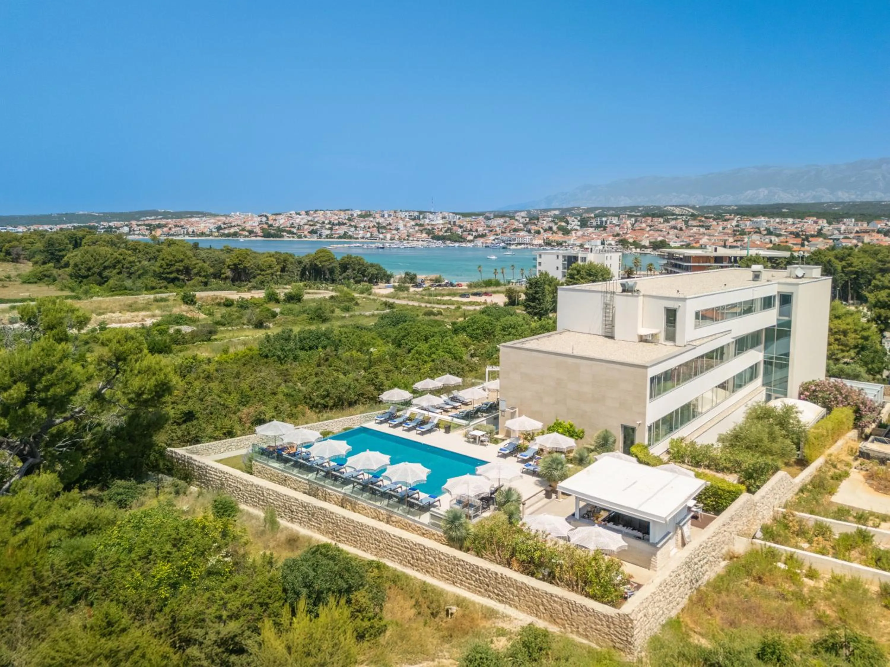 Property building in Aparthotel Joel