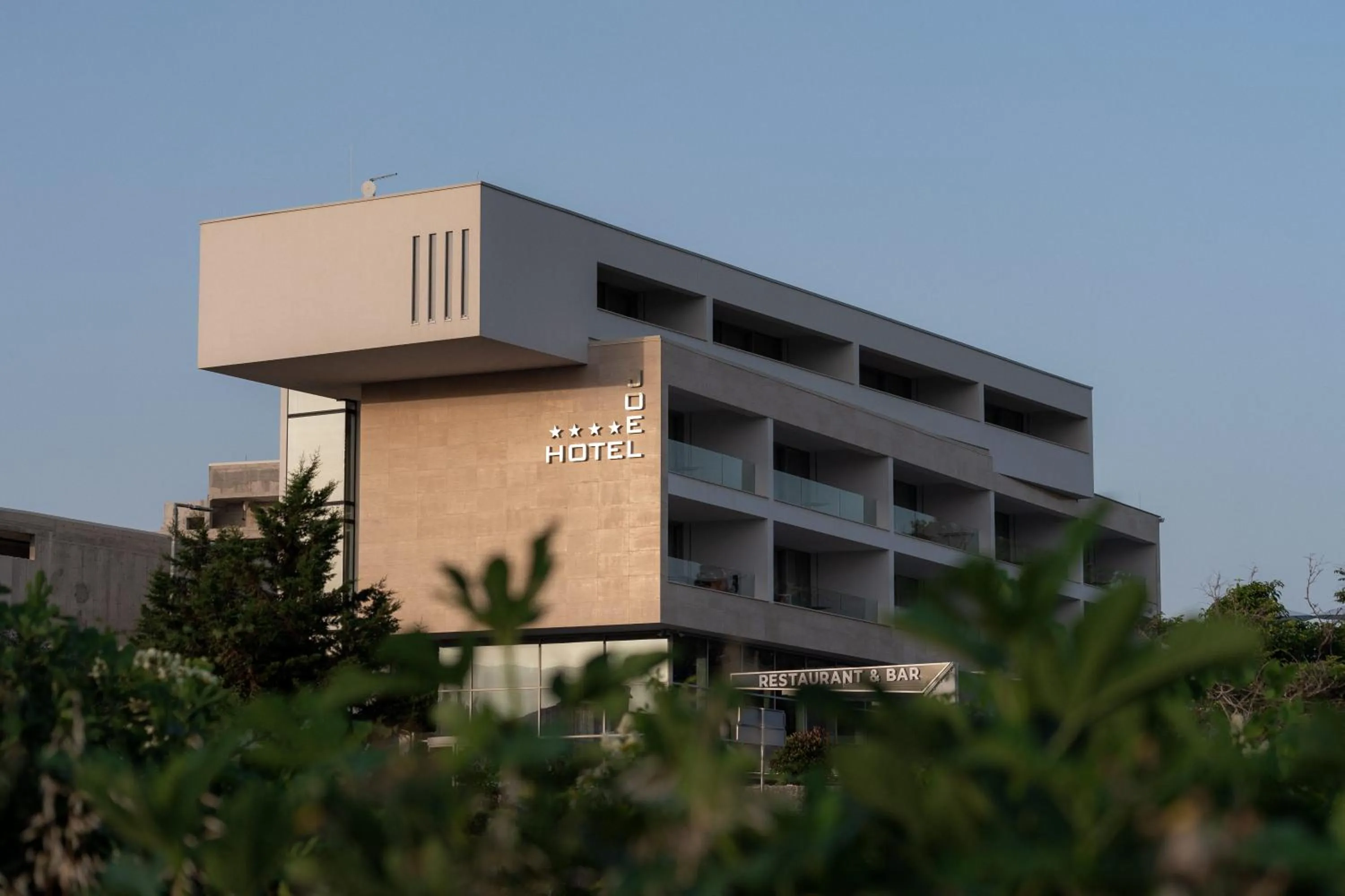 Property building in Aparthotel Joel