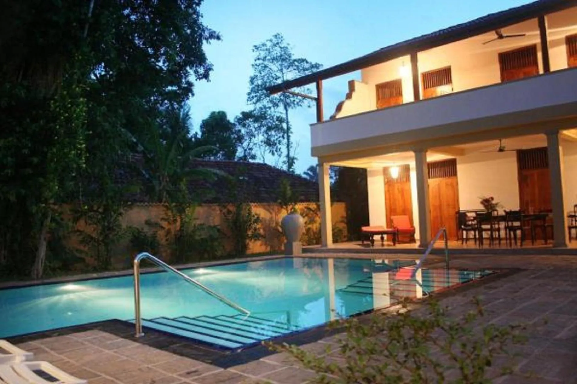 Swimming pool in Villa Tara