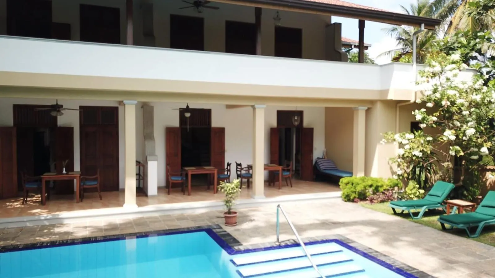 Swimming pool in Villa Tara