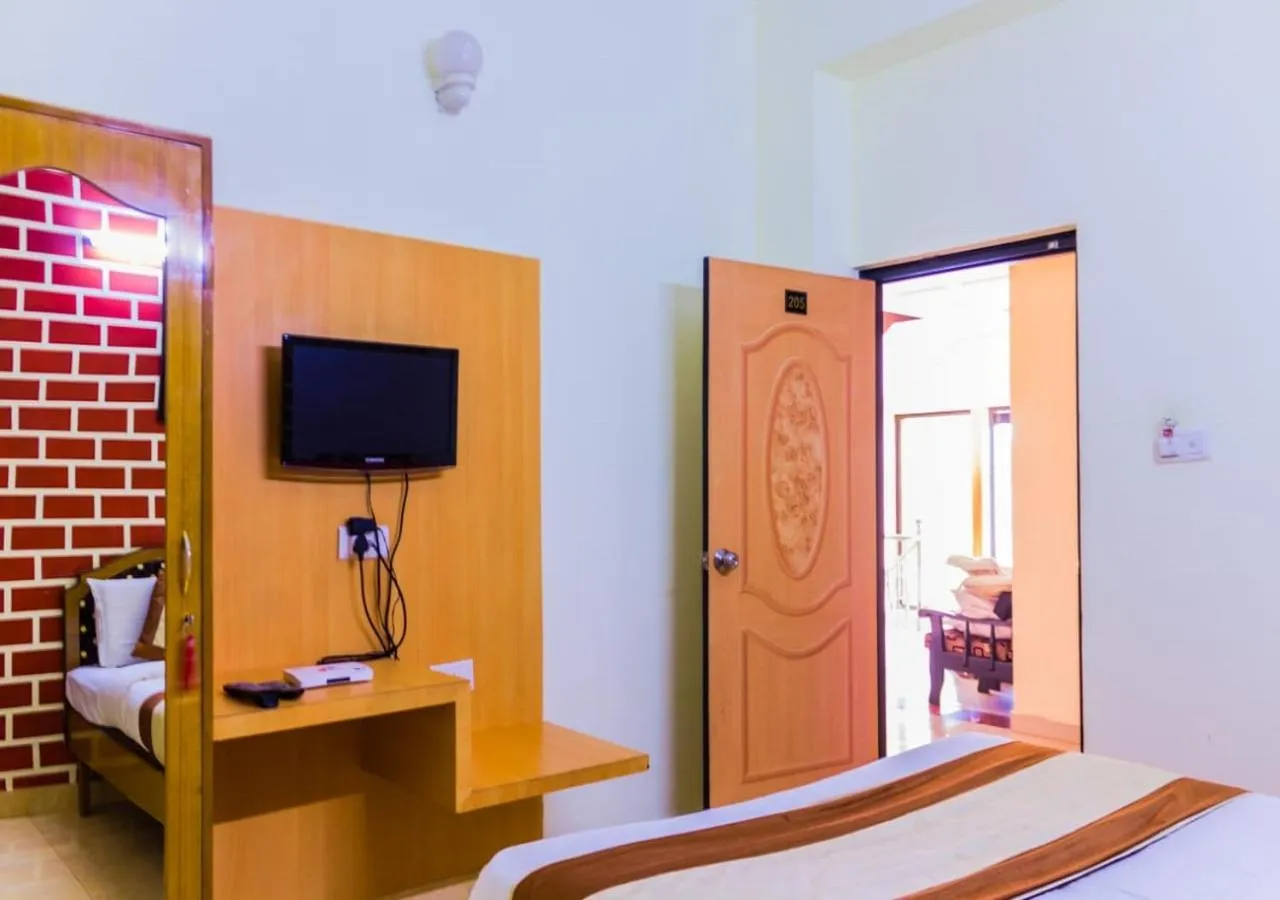 Communal lounge/ TV room in Hotel Imperial