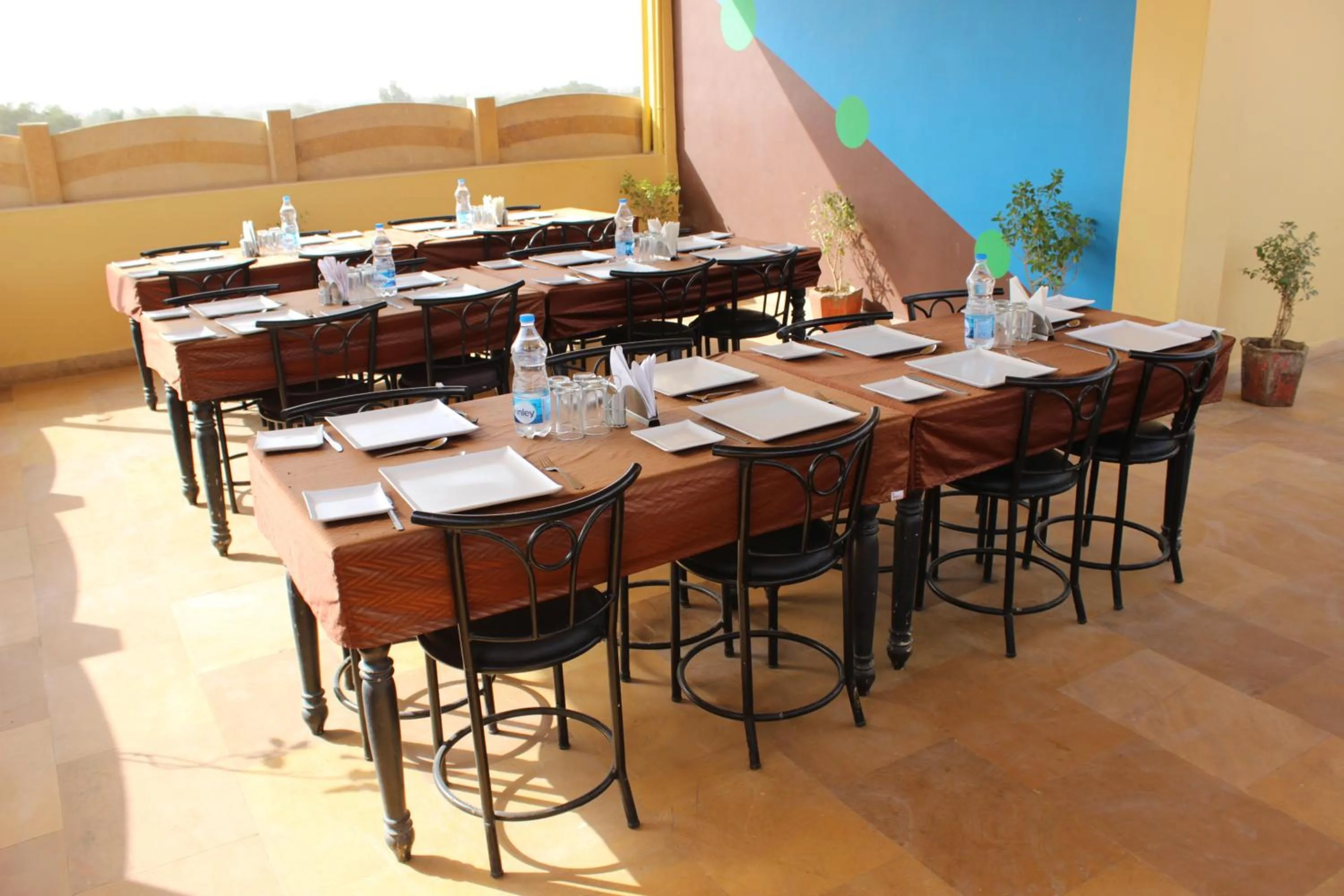 Restaurant/places to eat in Hotel Imperial