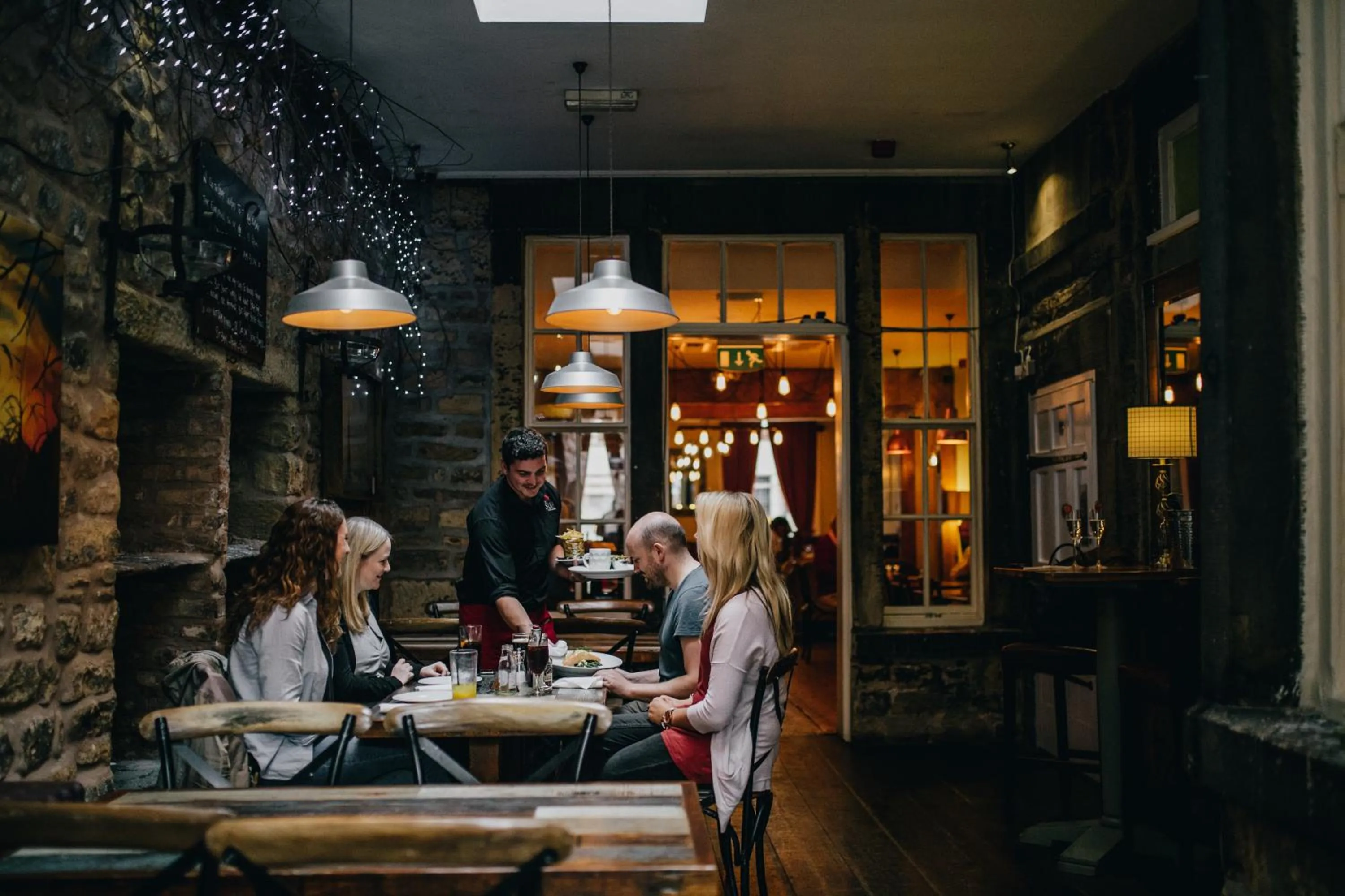 Restaurant/places to eat in The Sun Hotel & Bar