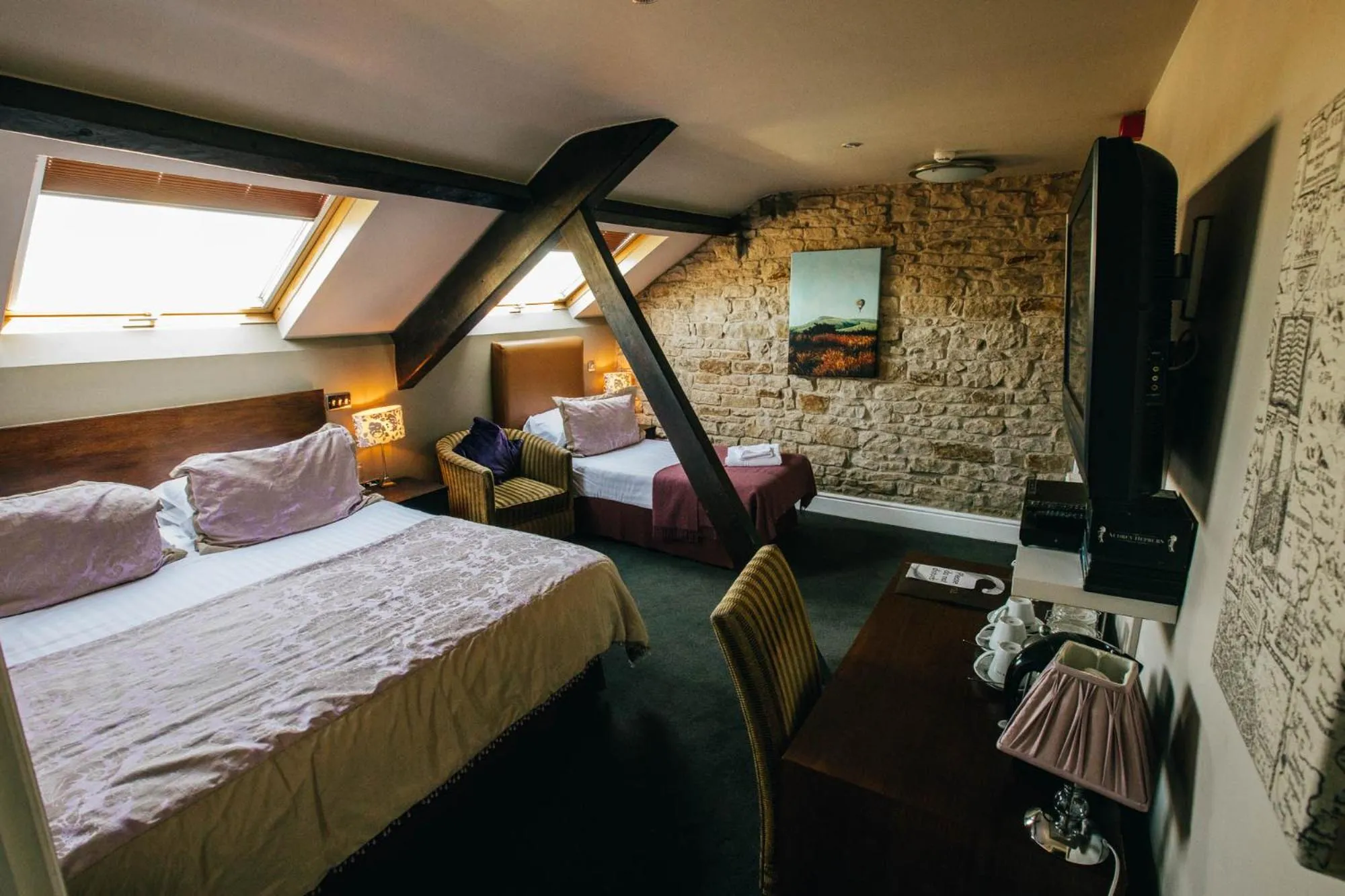 Bedroom, Bed in The Sun Hotel & Bar