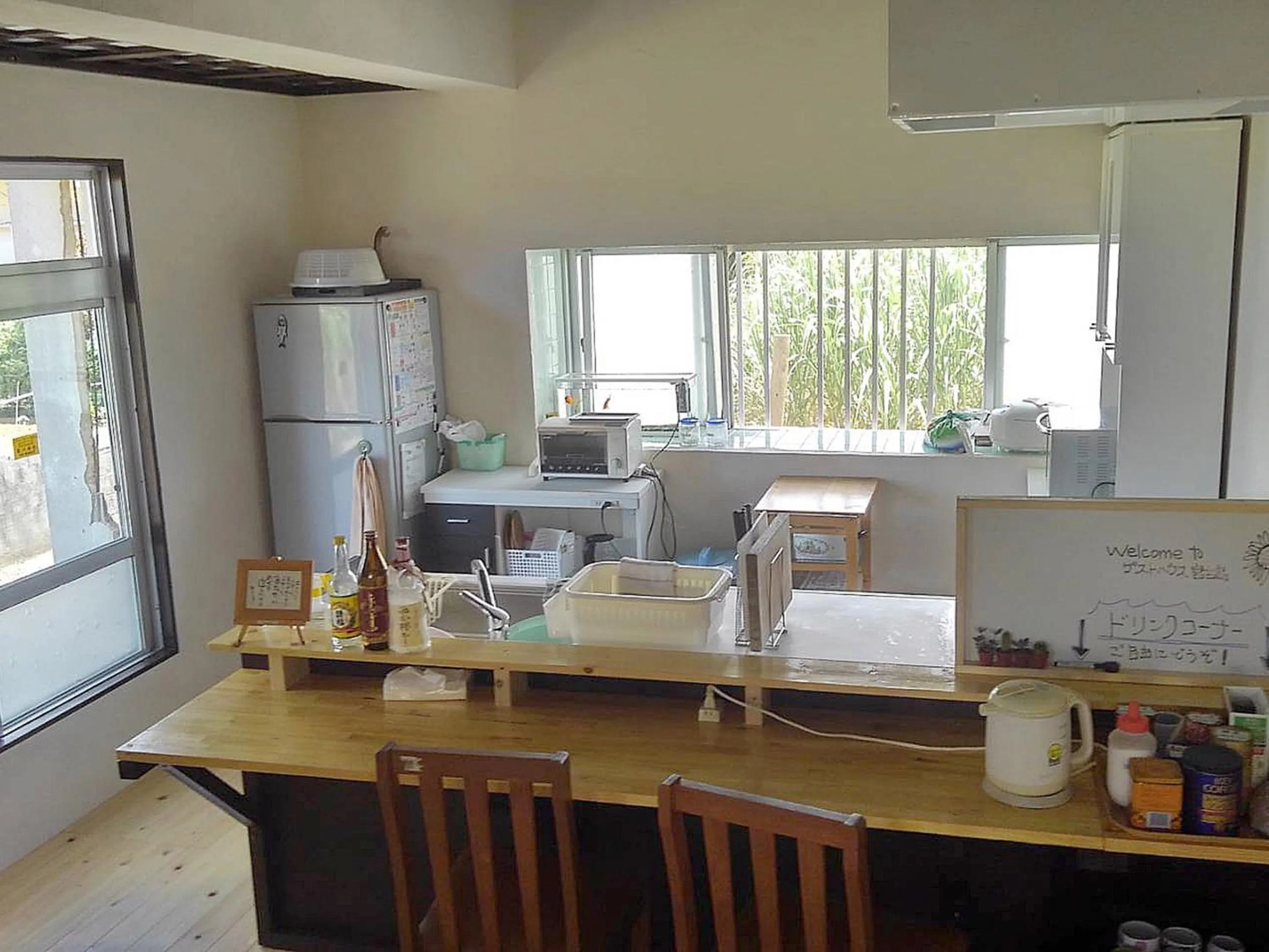 Communal kitchen in Guest House Miyakojima