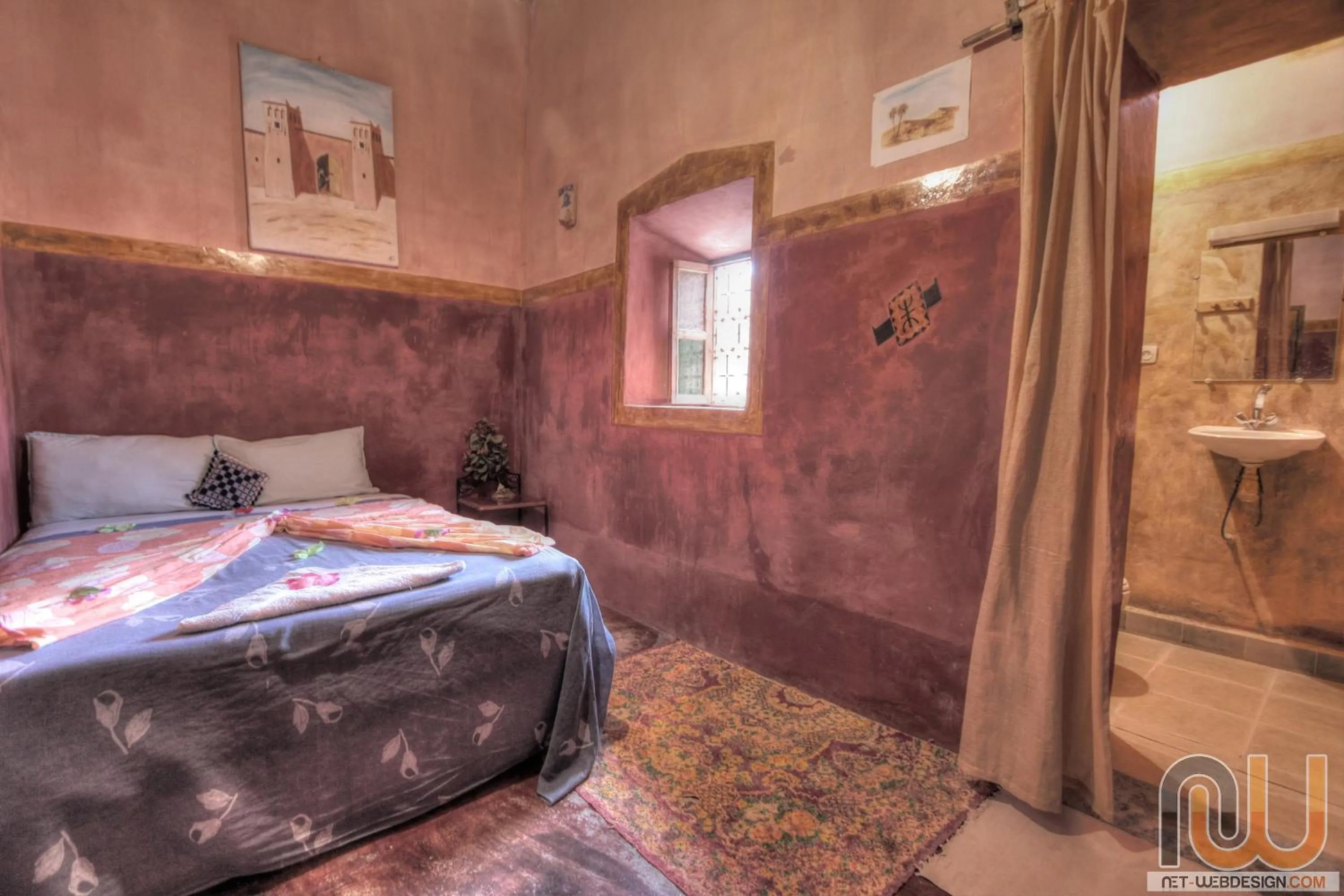 Photo of the whole room, Bed in Kasbah tifaoute ait Ben haddou