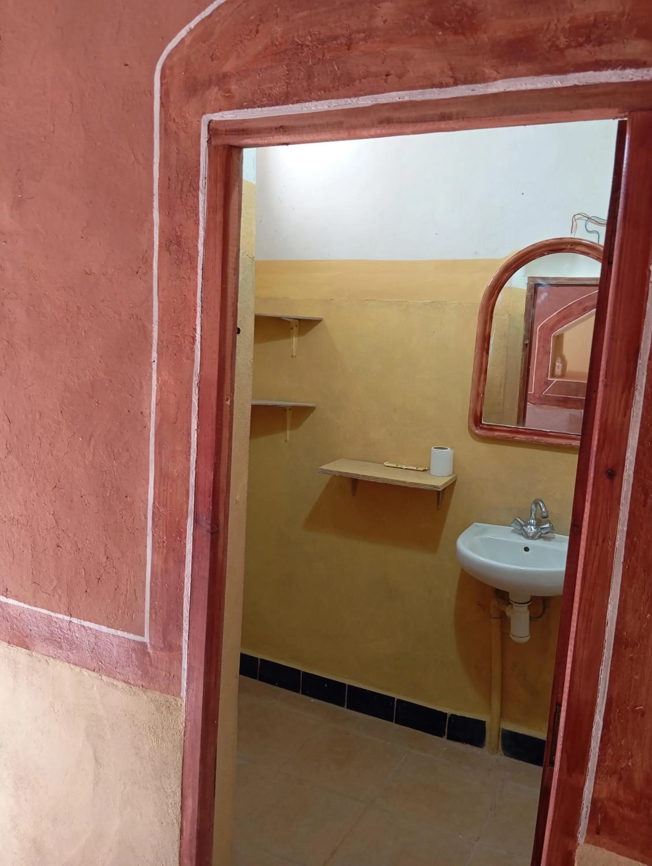 Toilet in Kasbah tifaoute ait Ben haddou