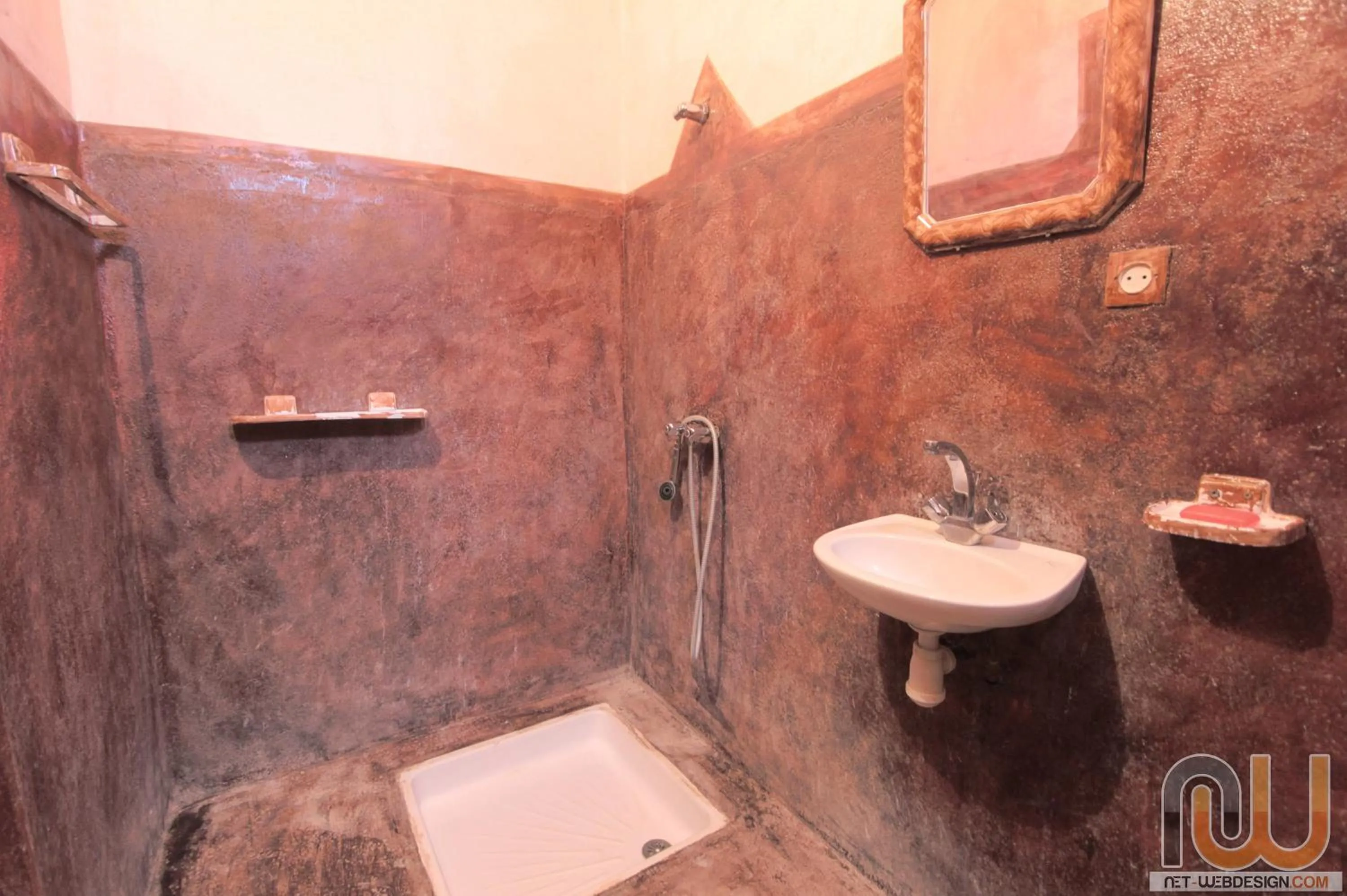 Shower in Kasbah tifaoute ait Ben haddou