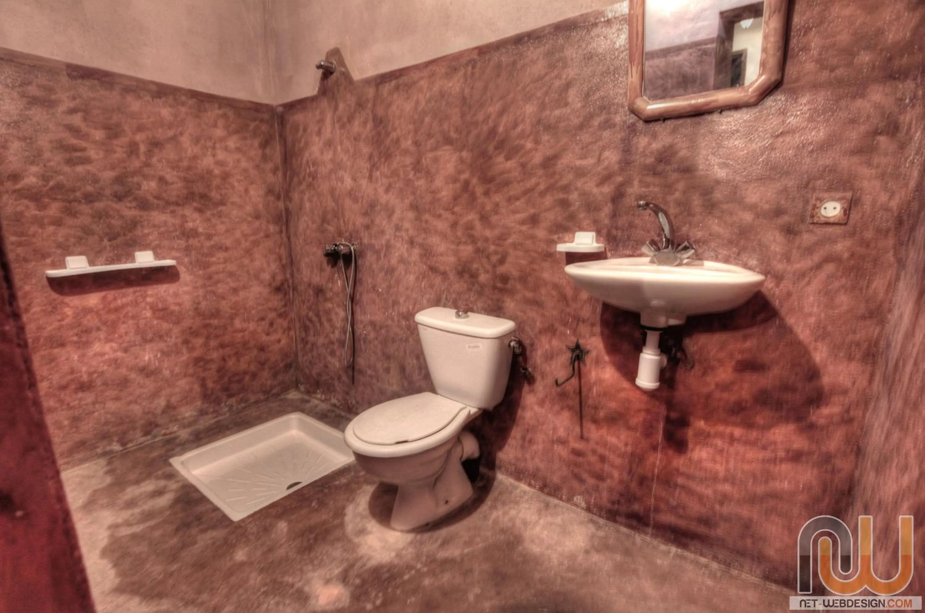 Shower in Kasbah tifaoute ait Ben haddou