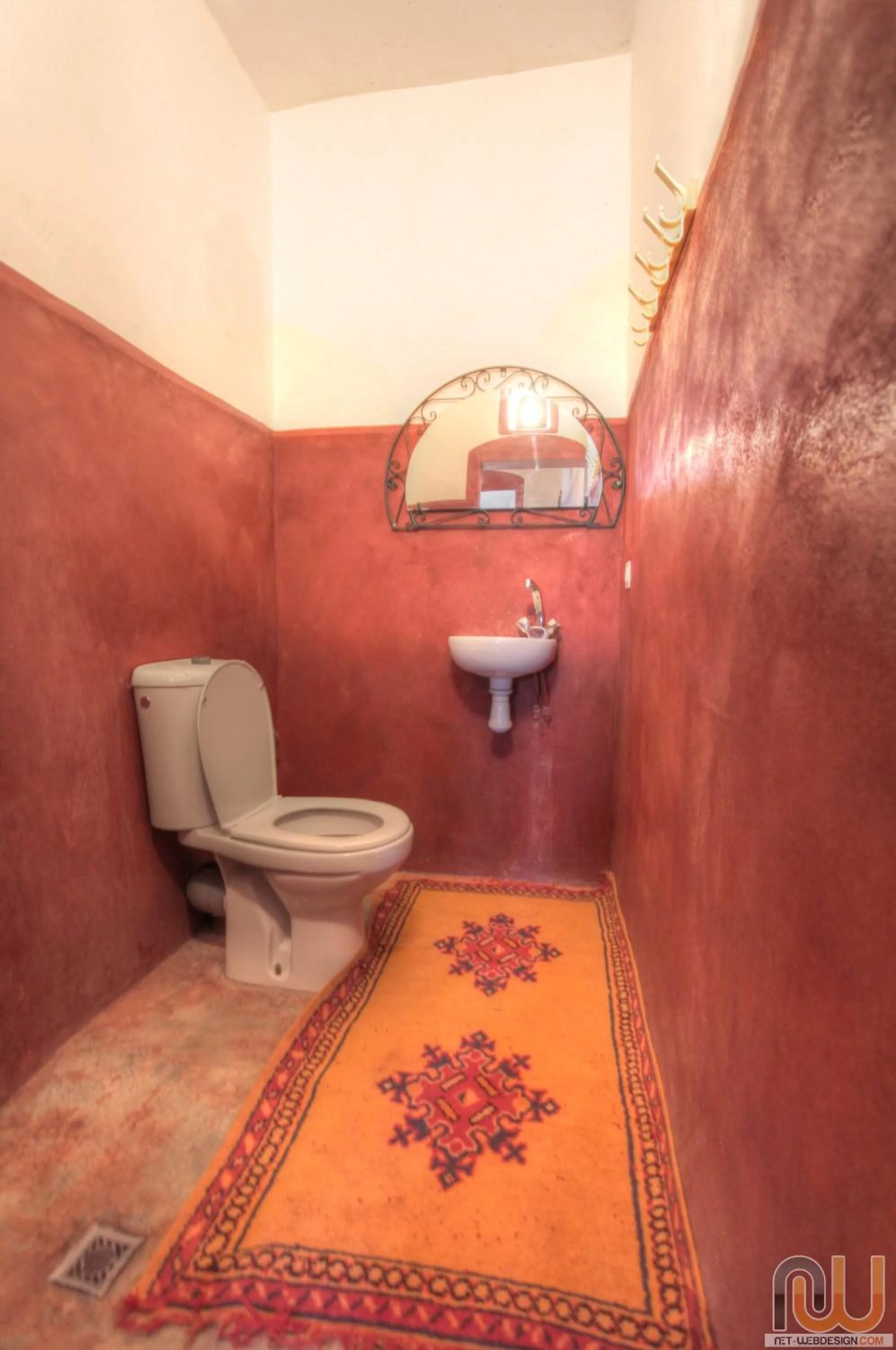 Shower in Kasbah tifaoute ait Ben haddou