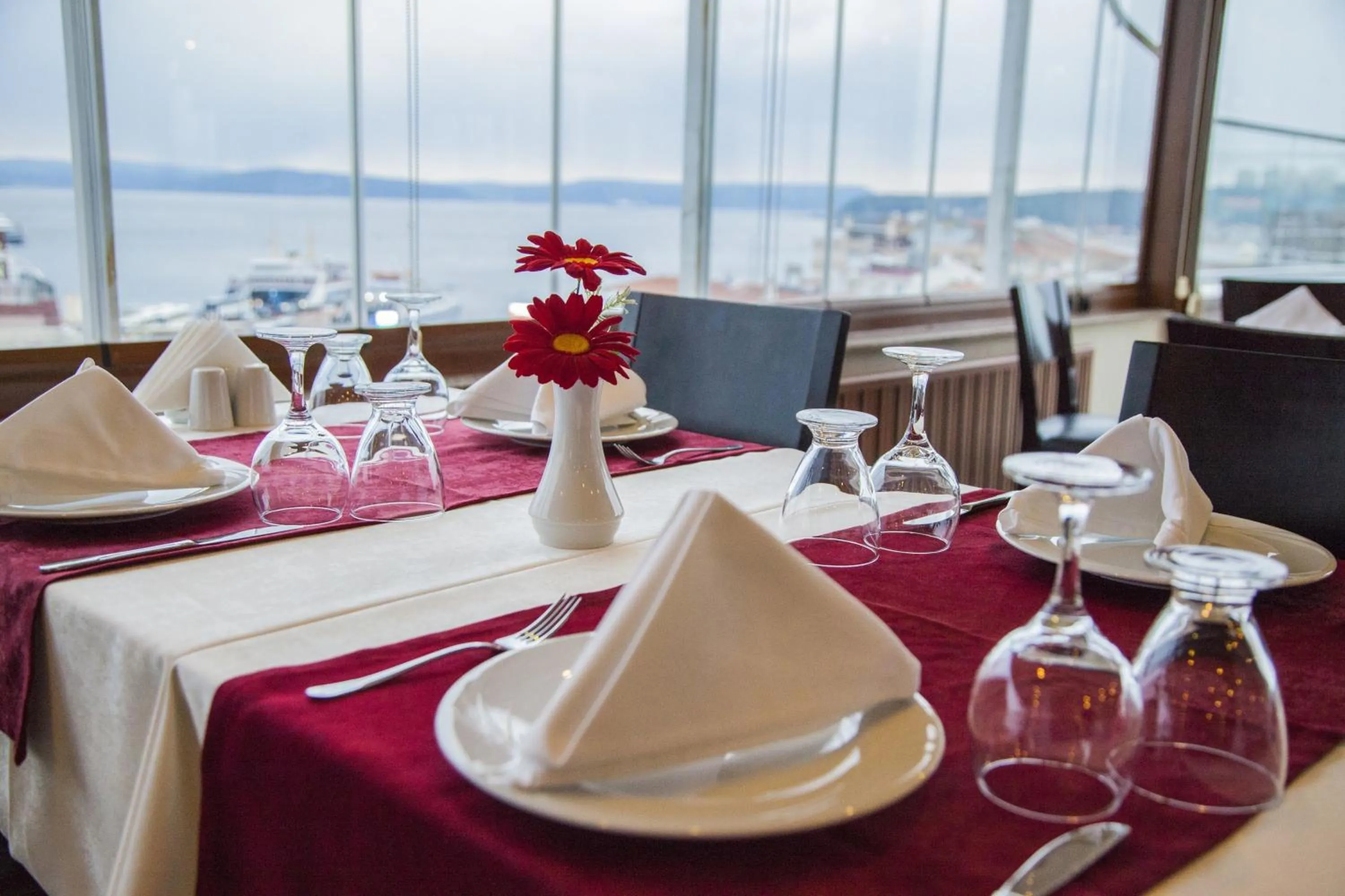 Restaurant/places to eat in Çanak Hotel