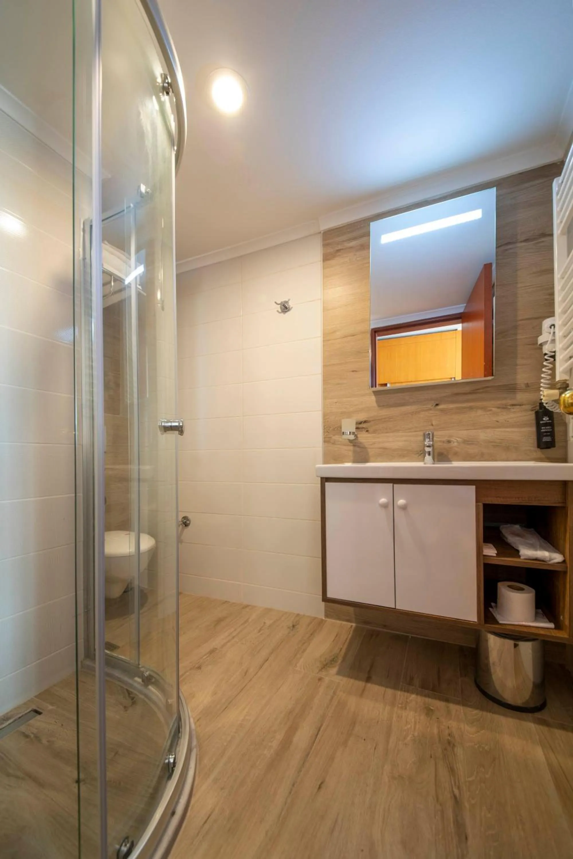 Bathroom in Çanak Hotel