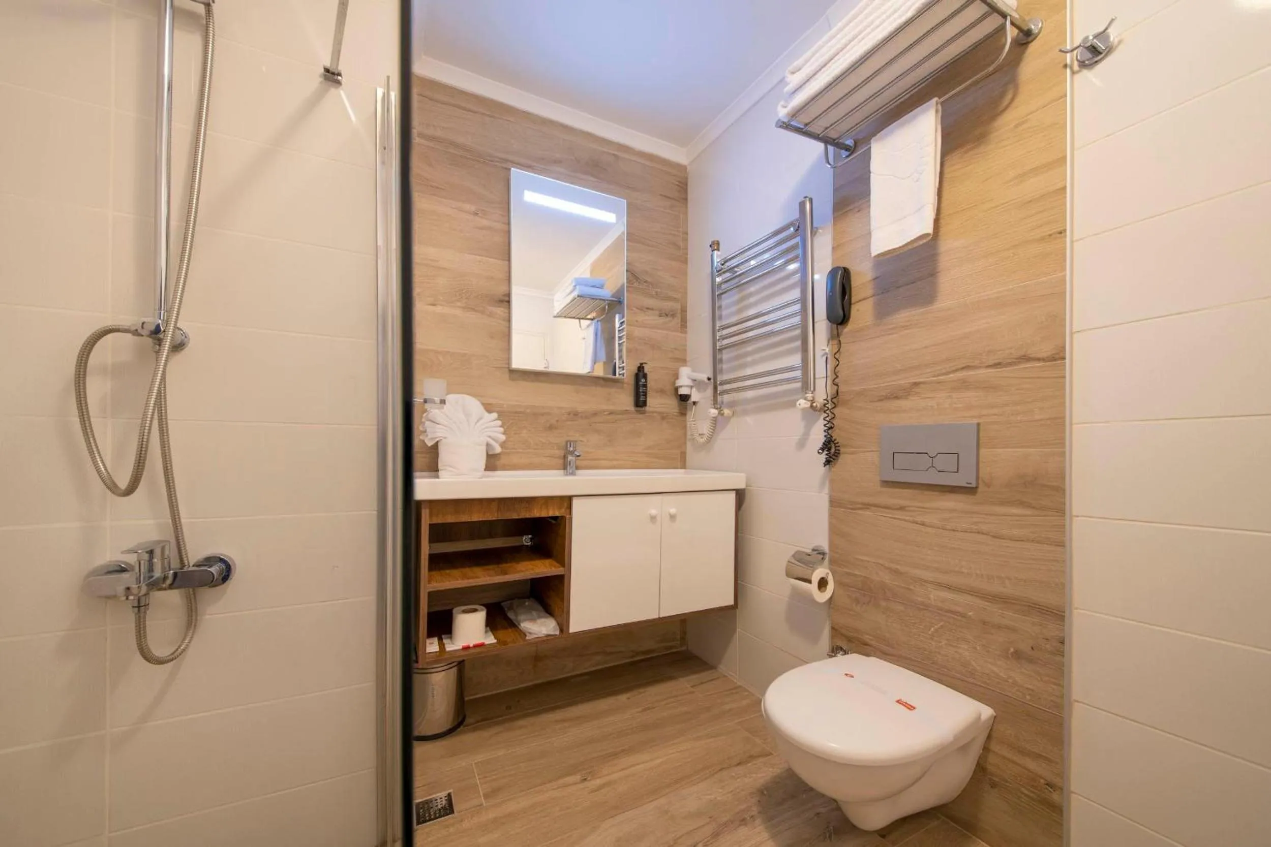 Bathroom in Çanak Hotel