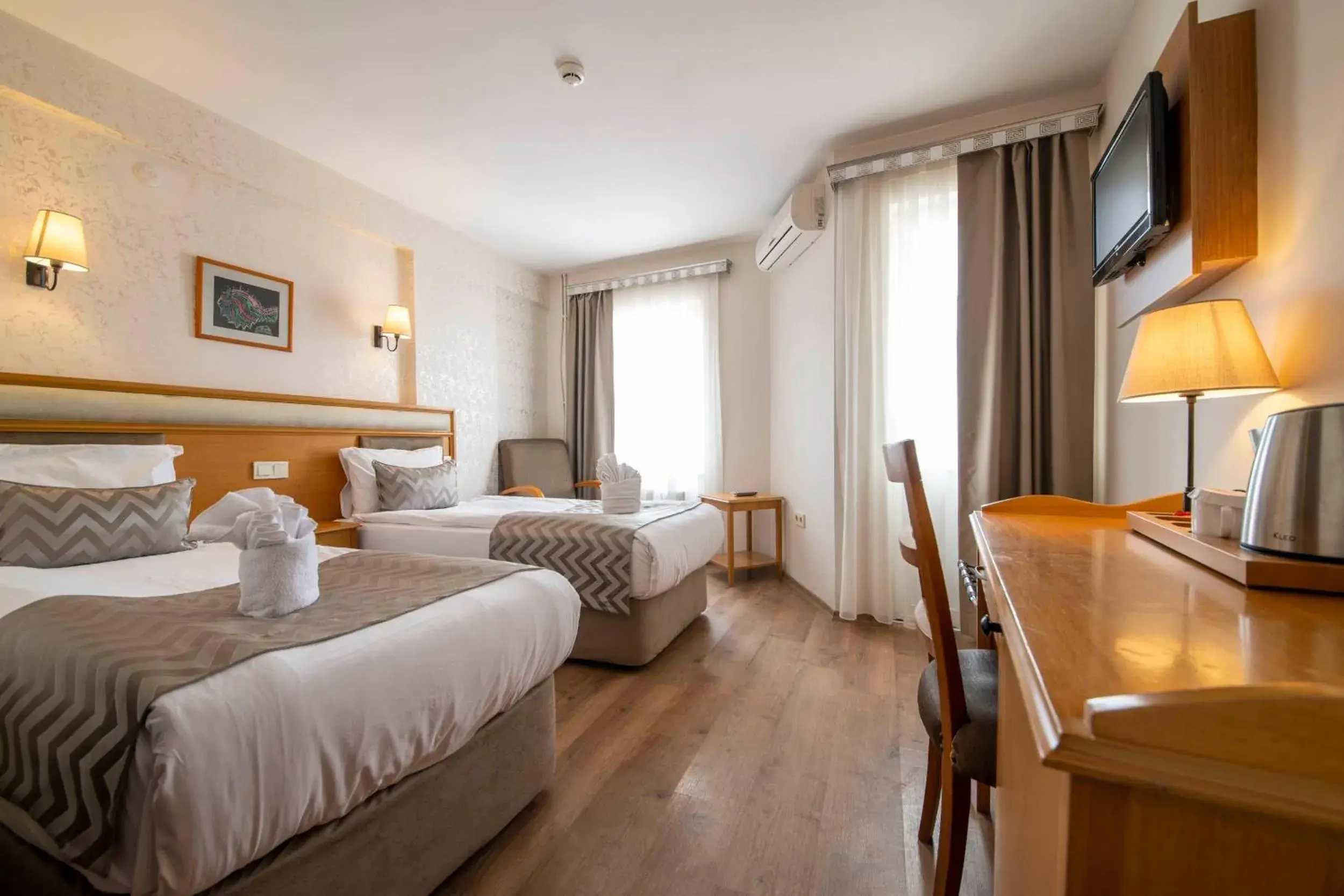 Photo of the whole room, Bed in Çanak Hotel Photo of the whole room, Bed in Çanak Hotel