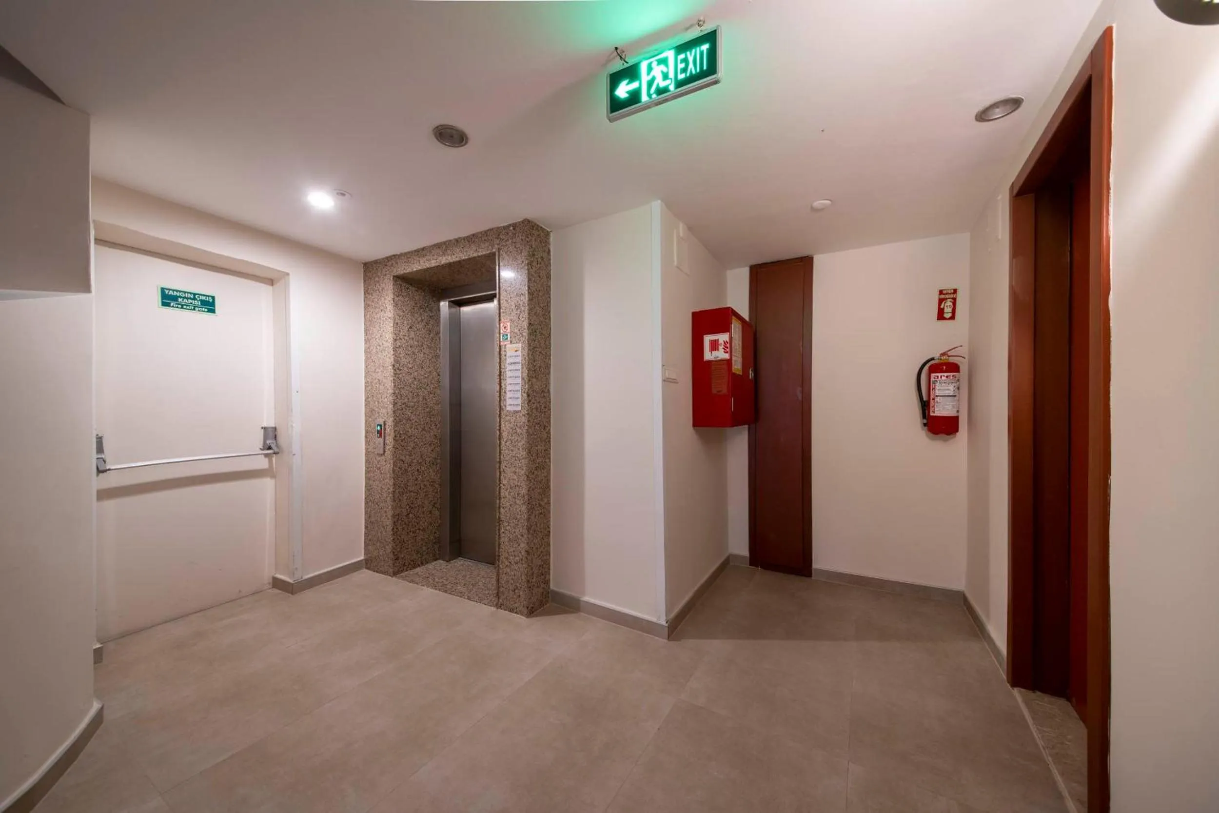 elevator in Çanak Hotel