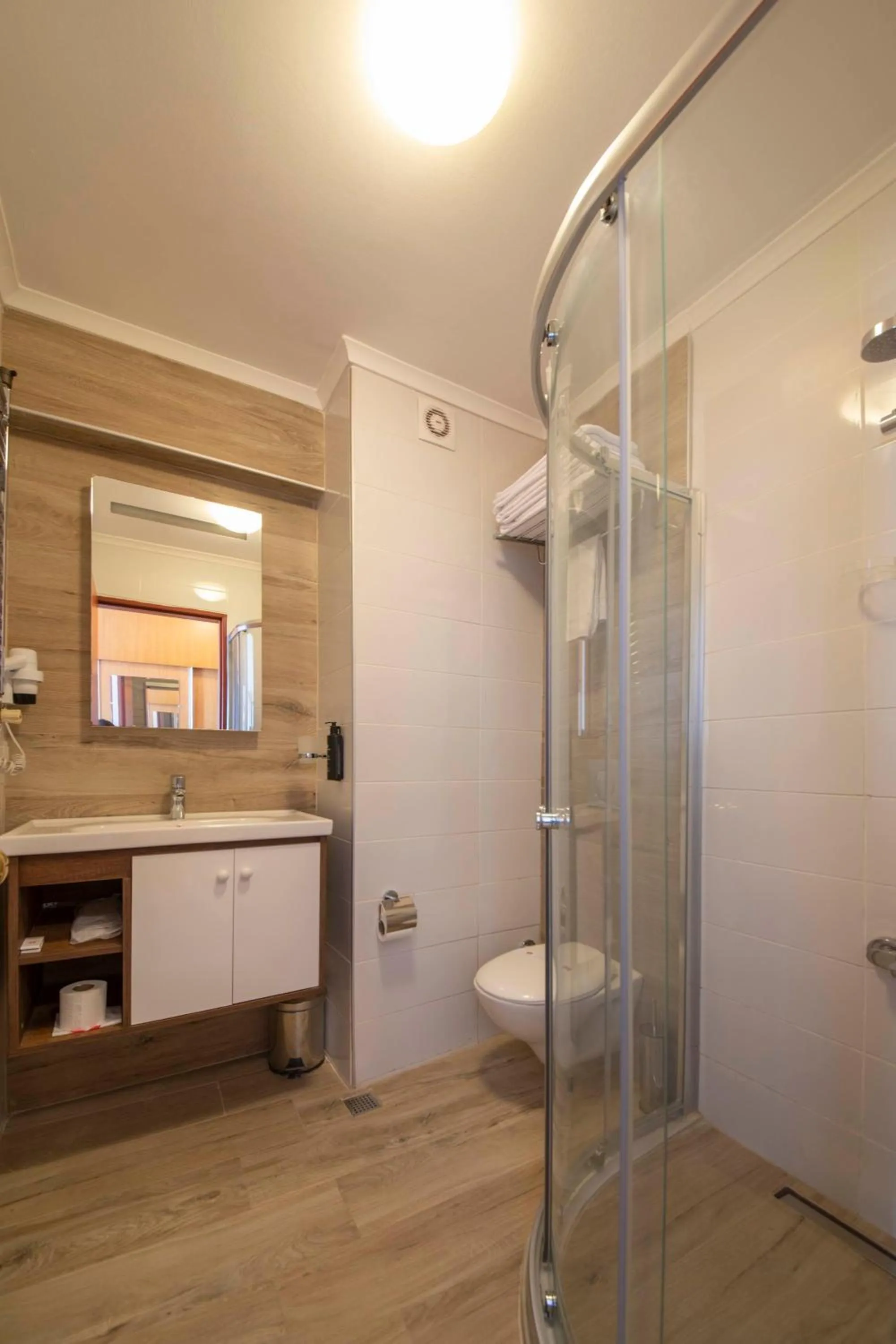 Bathroom in Çanak Hotel