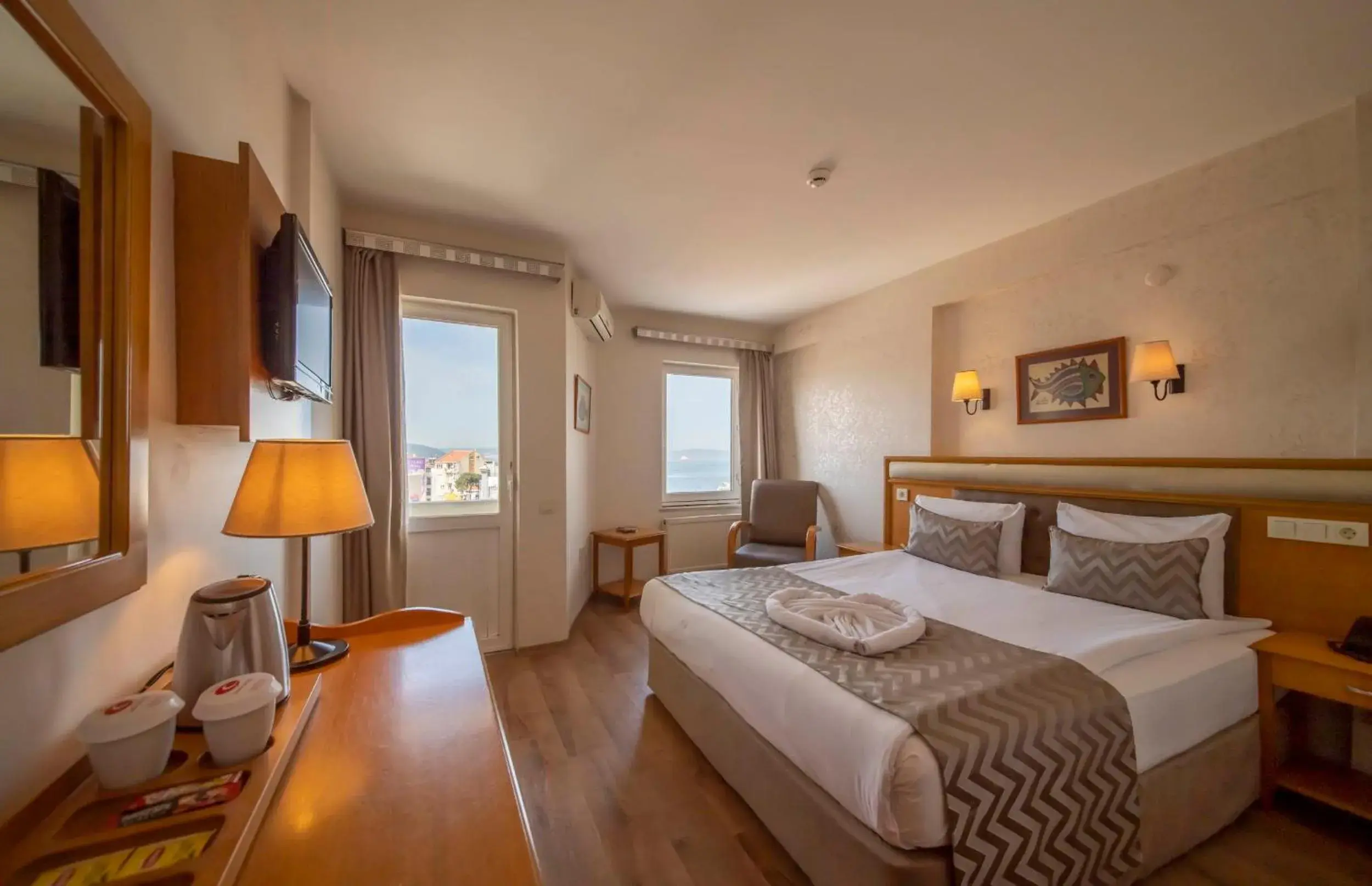 Photo of the whole room, Bed in Çanak Hotel Photo of the whole room, Bed in Çanak Hotel