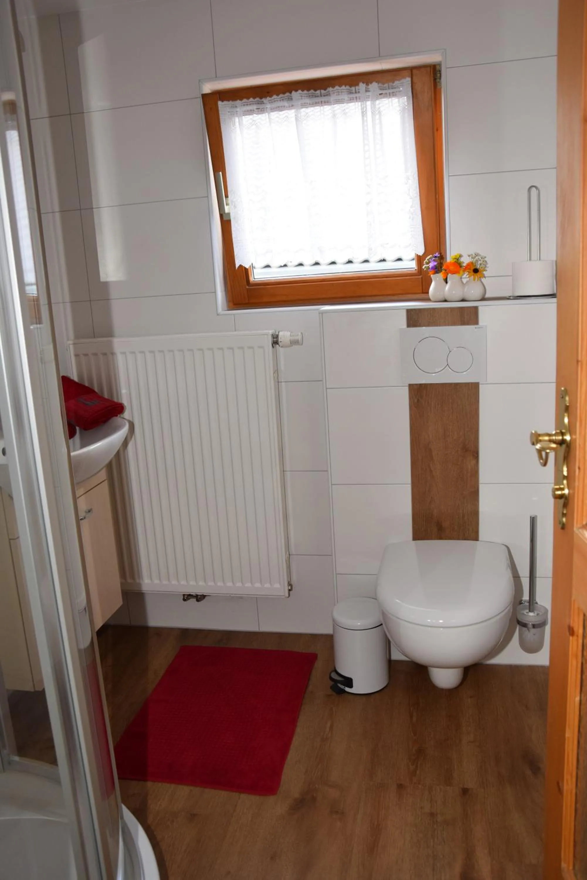 Shower in Ferienwohnung Suntinger