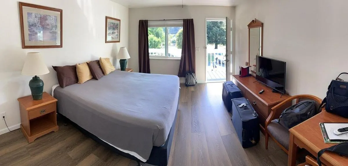 Bed in Hiouchi Motel