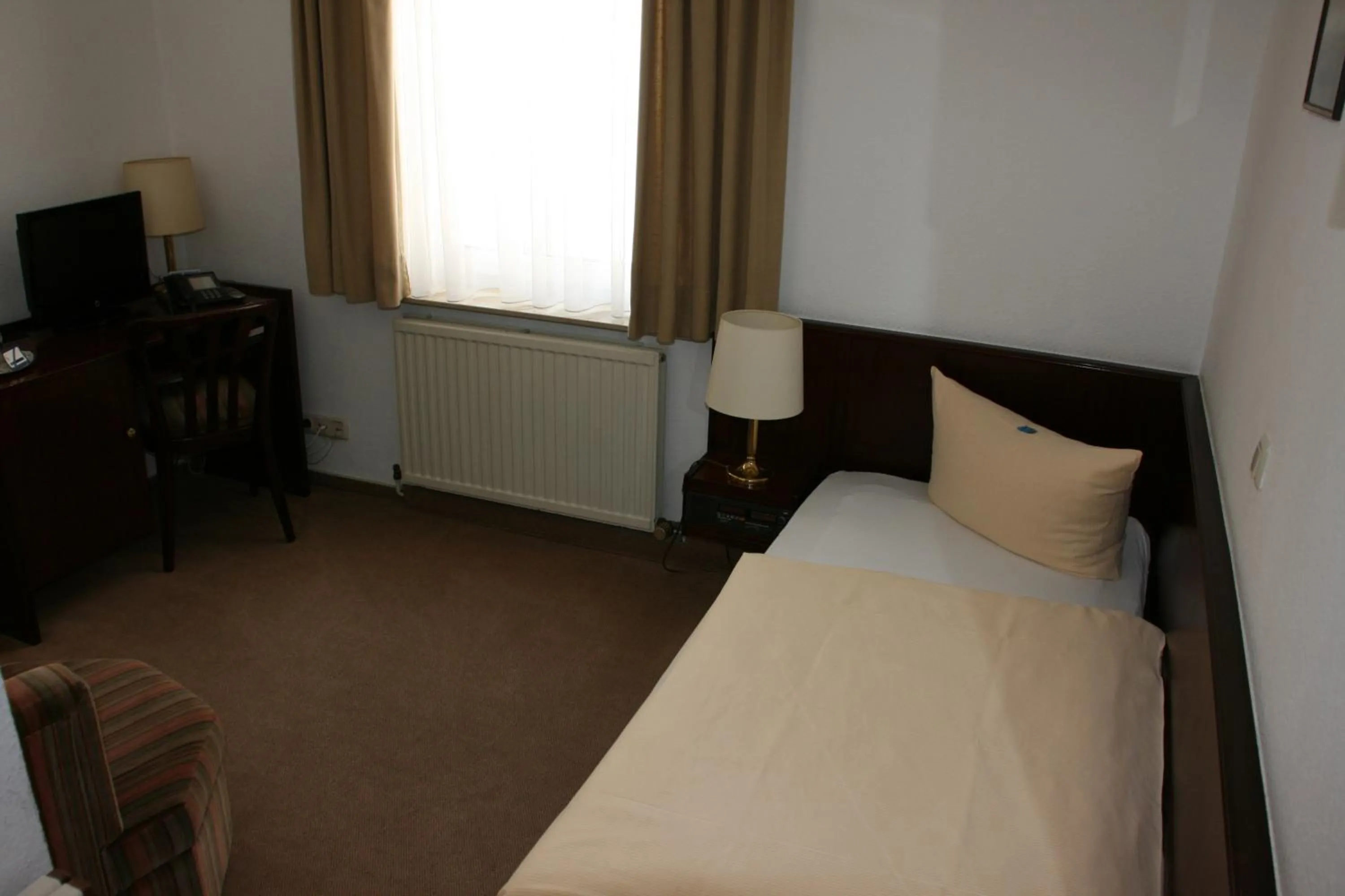 Photo of the whole room, Bed in Hotel Diening