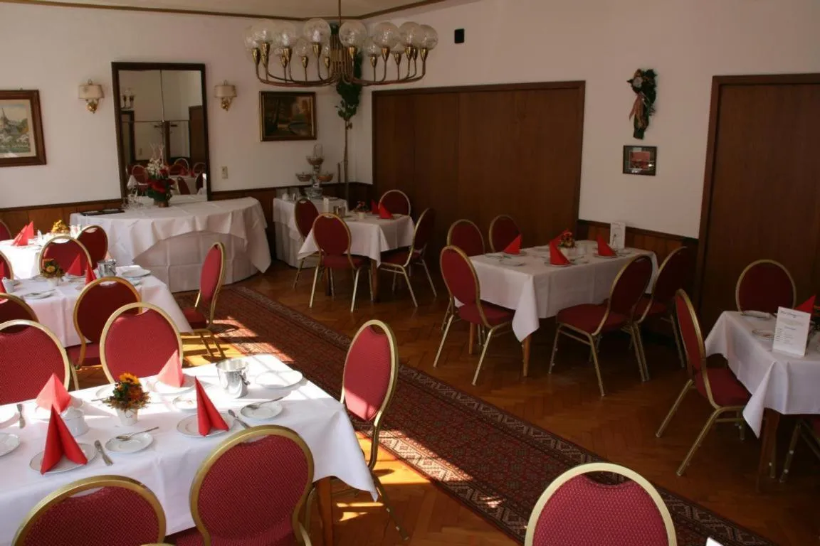 Restaurant/places to eat in Hotel Diening
