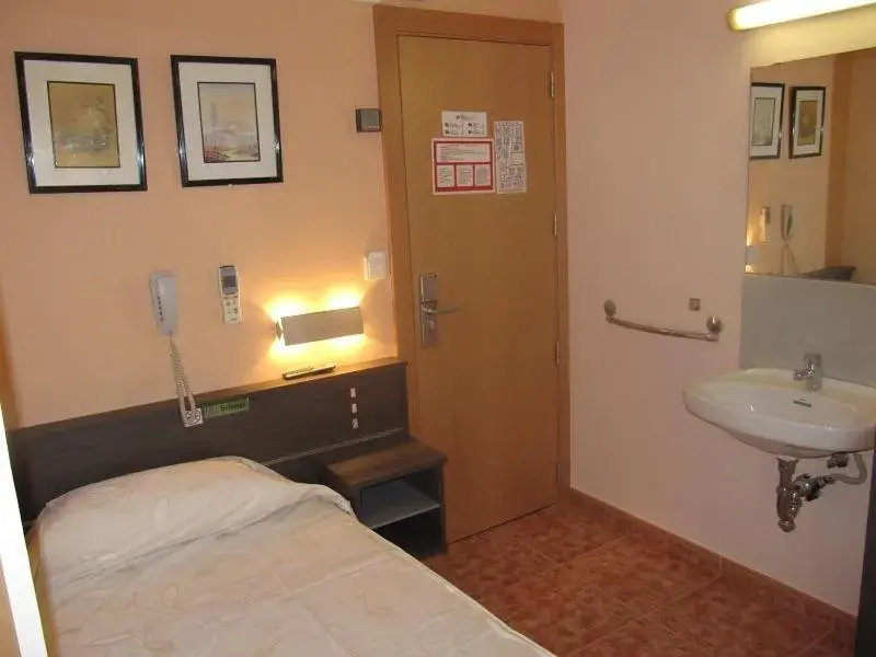 Single Room - single occupancy in Hostal La Vila Single Room - single occupancy in Hostal La Vila
