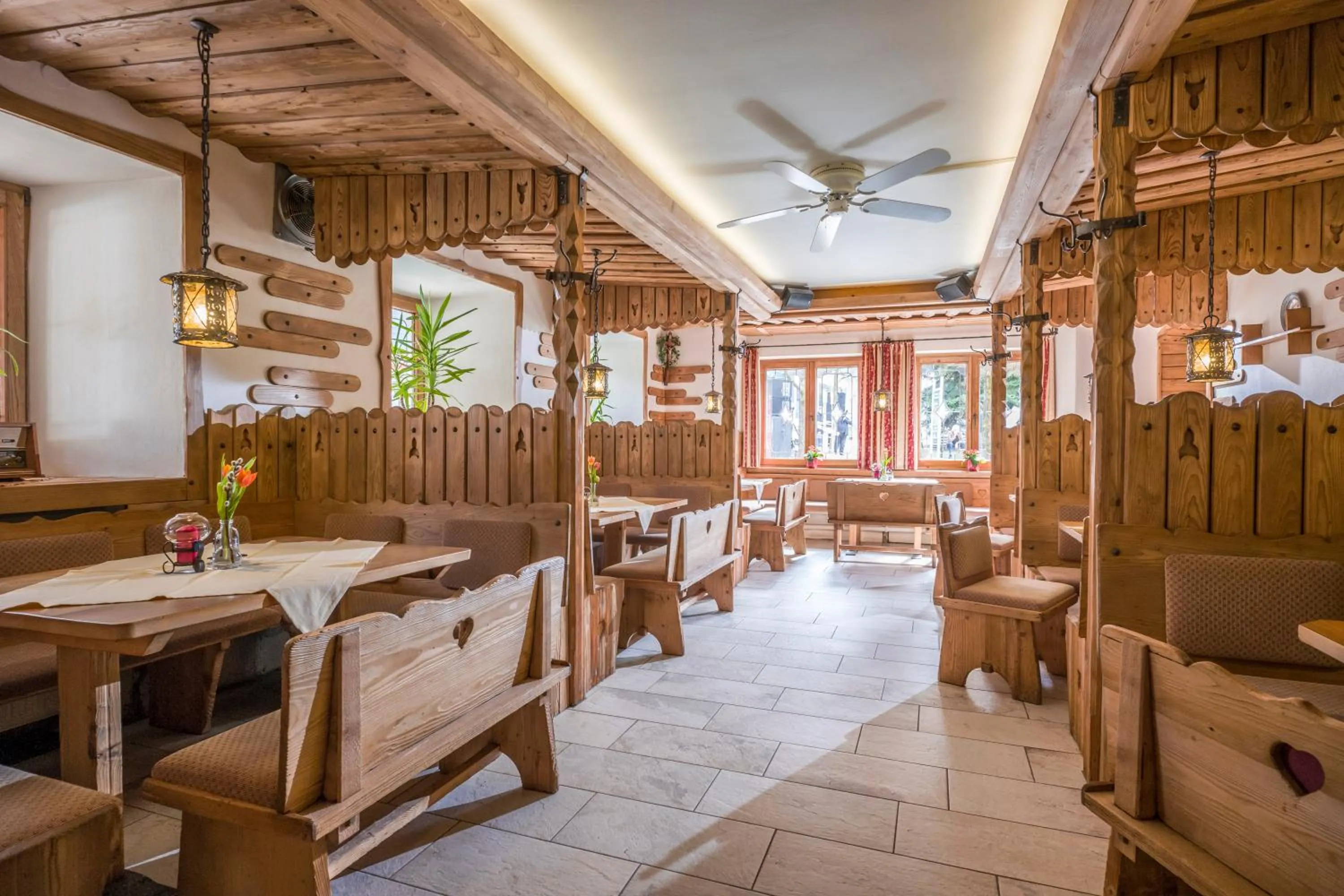 Restaurant/places to eat in Hotel Post