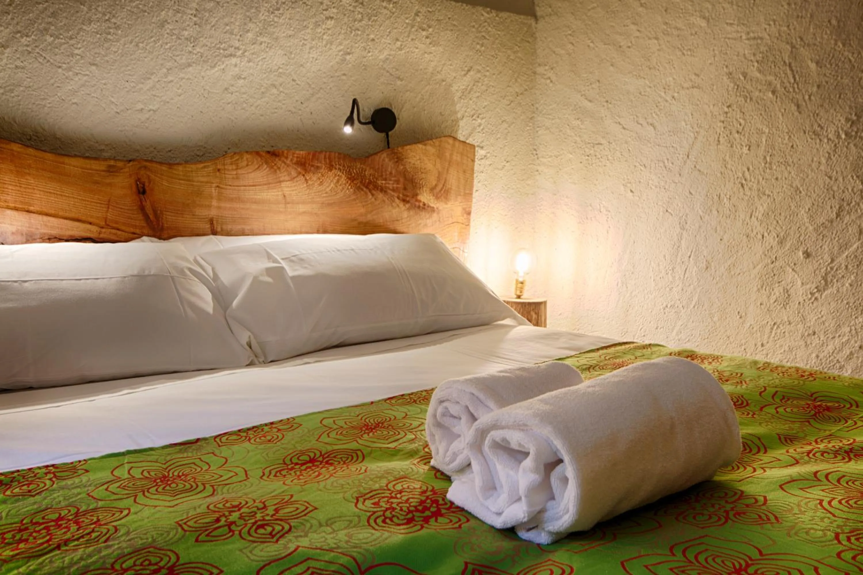 Bed in Masia Can Pou