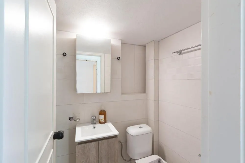 Theo Apartments