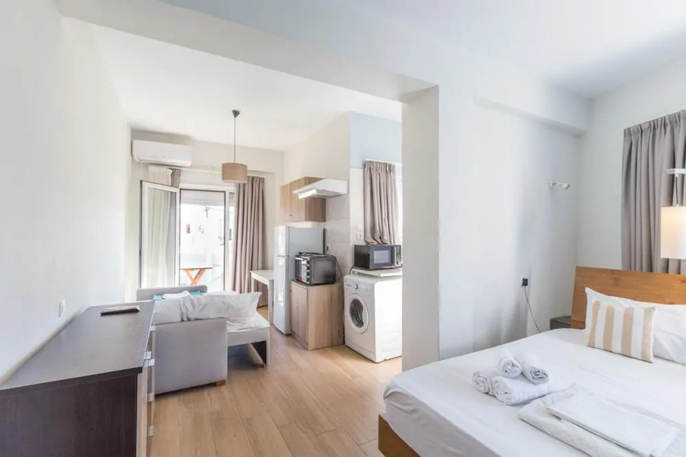 Theo Apartments