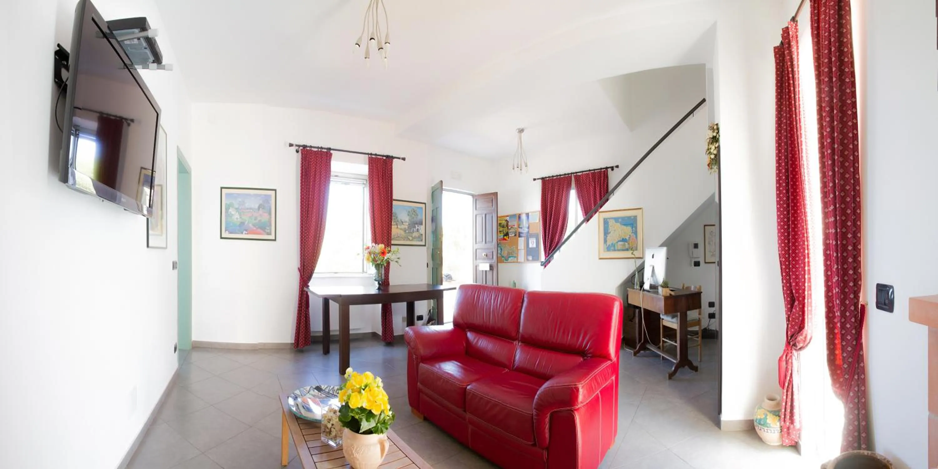 Communal lounge/ TV room in Bouganville B&B