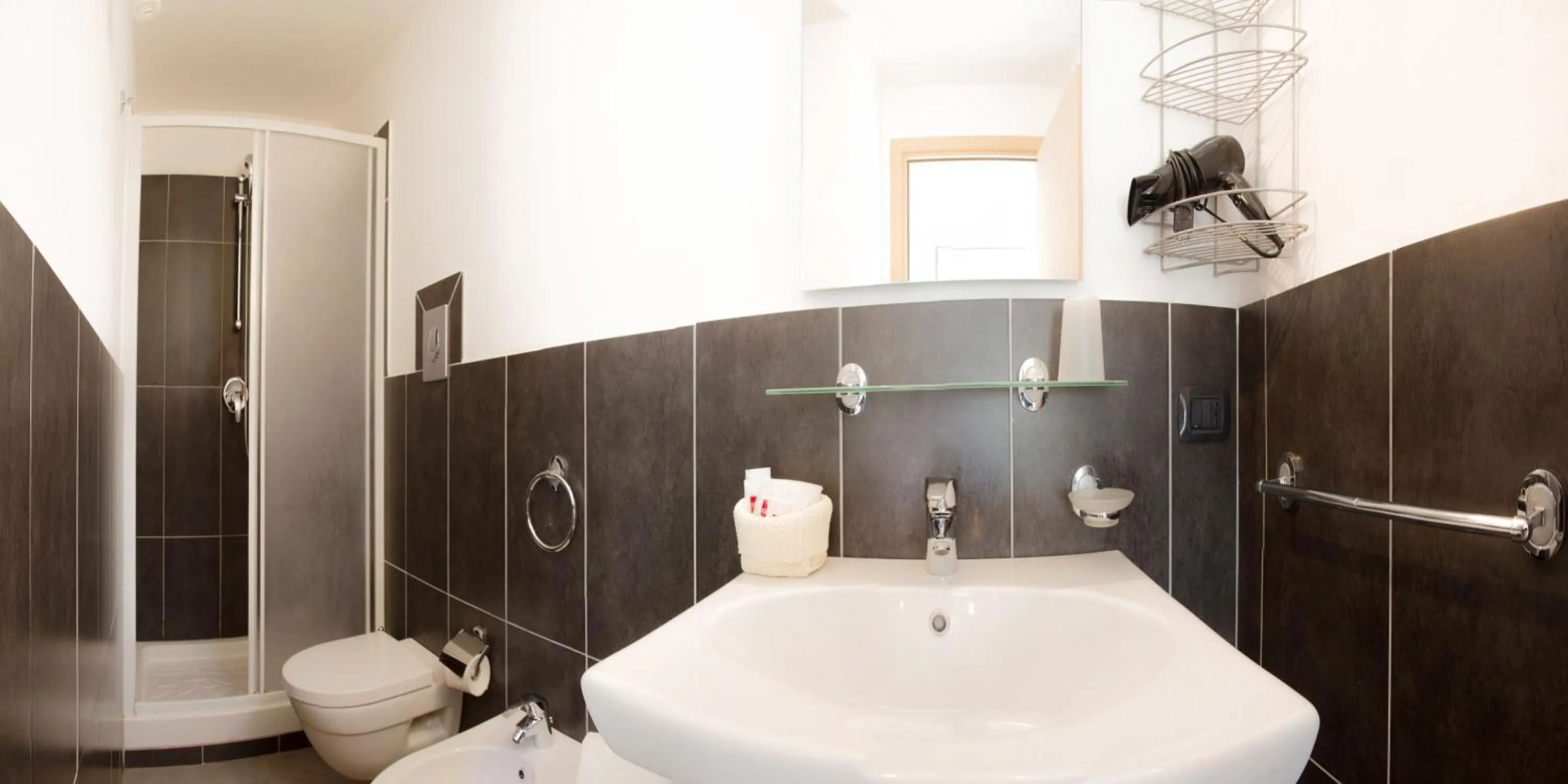 Shower in Bouganville B&B
