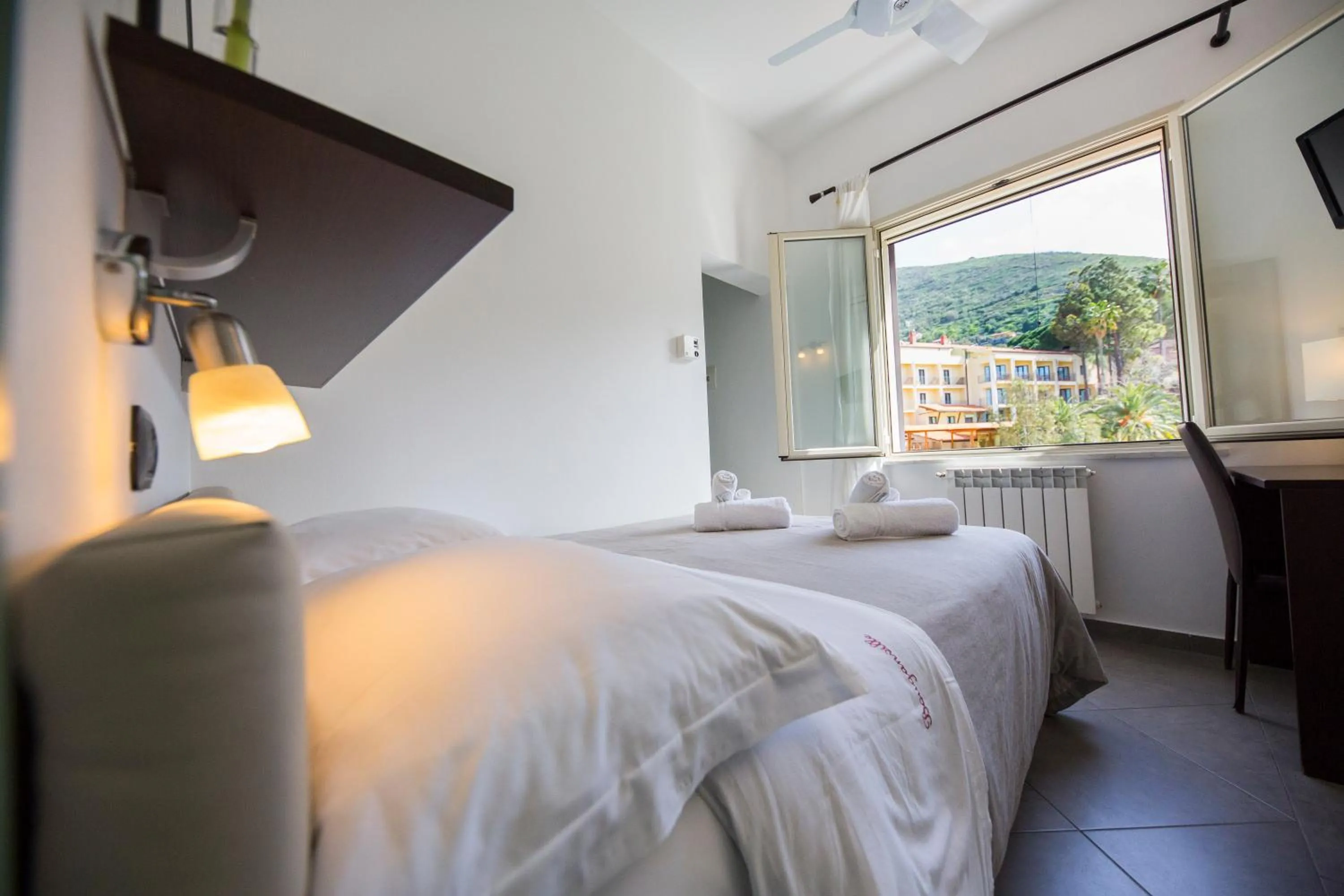 Photo of the whole room, Bed in Bouganville B&B