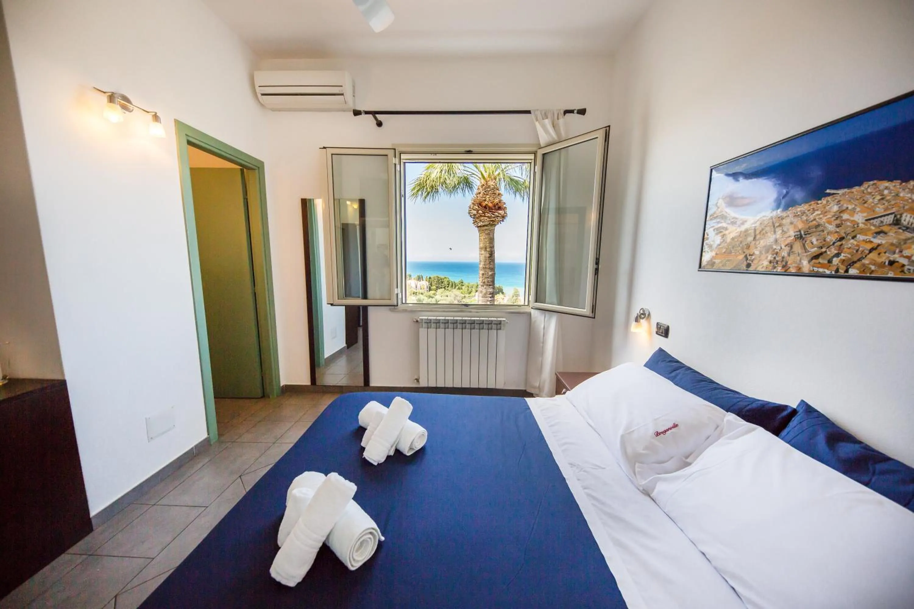 Sea view, Bed in Bouganville B&B