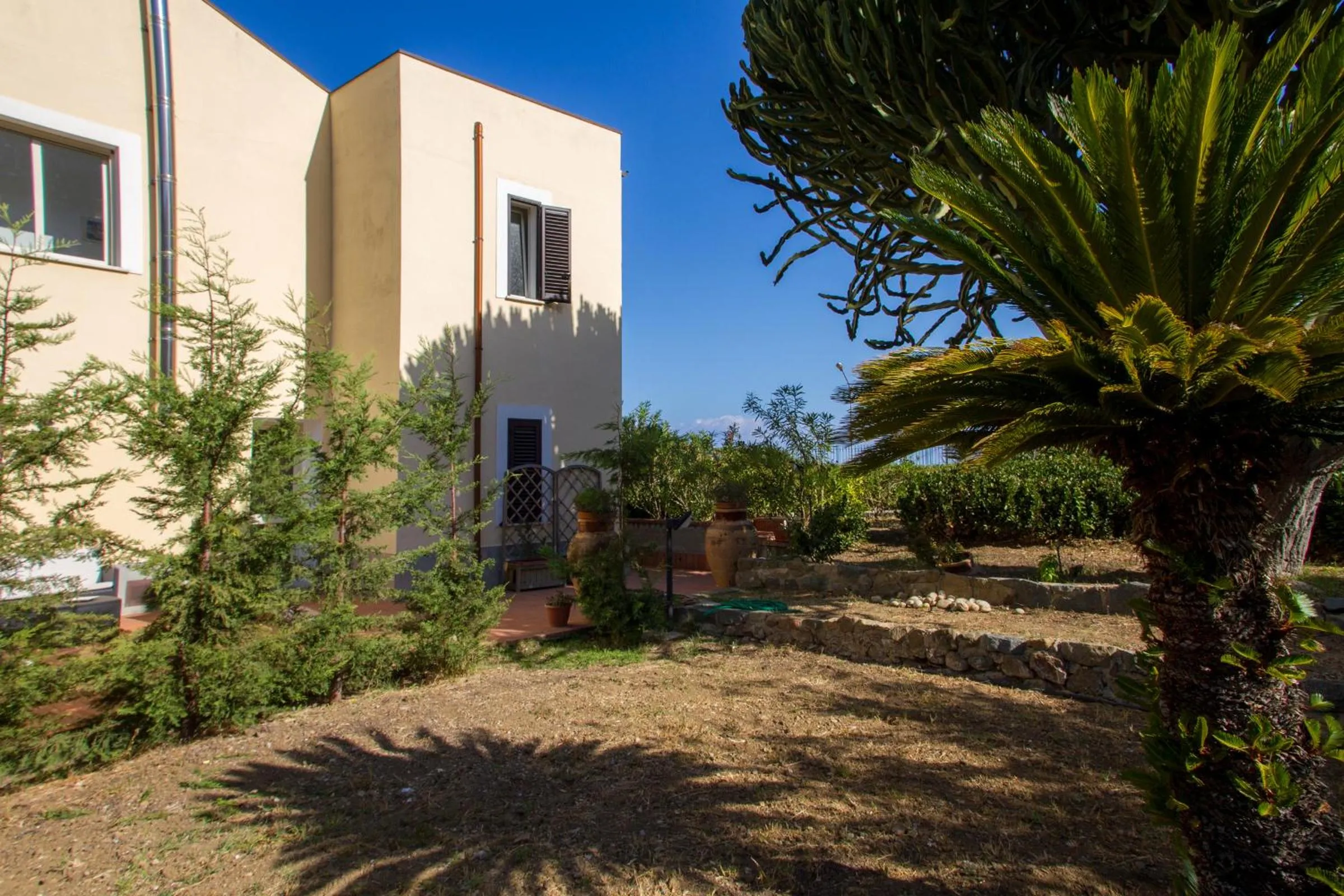 Facade/entrance in Bouganville B&B