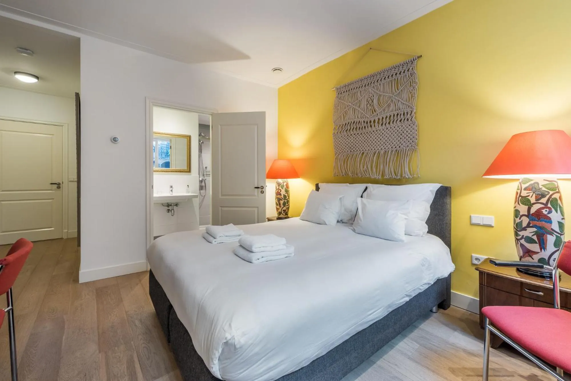 Photo of the whole room, Bed in The Old Lady