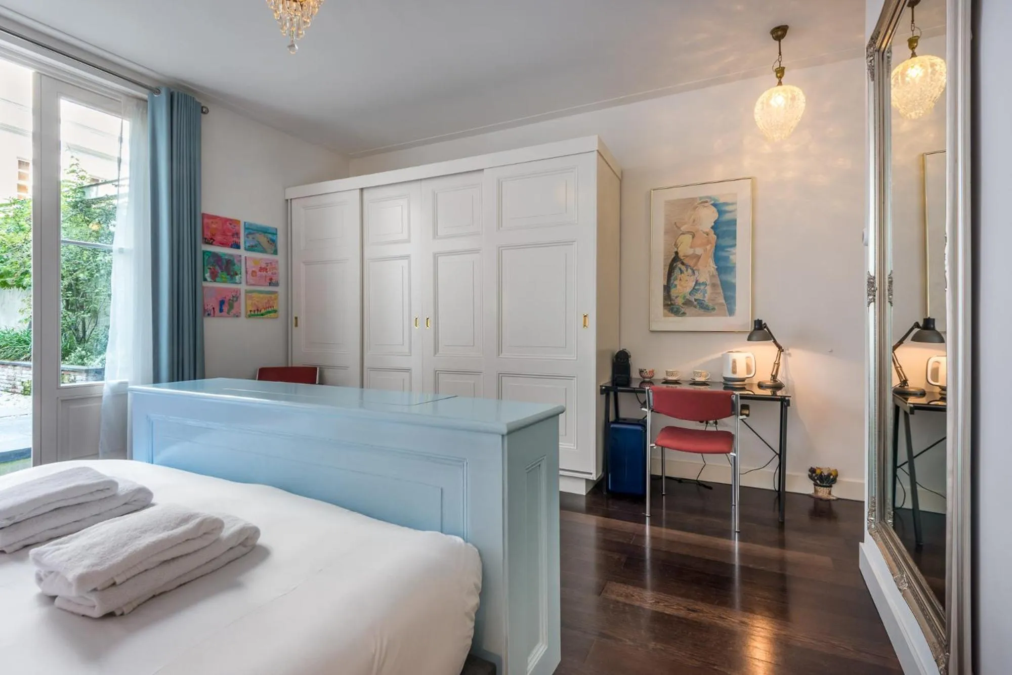 Photo of the whole room, Bed in The Old Lady