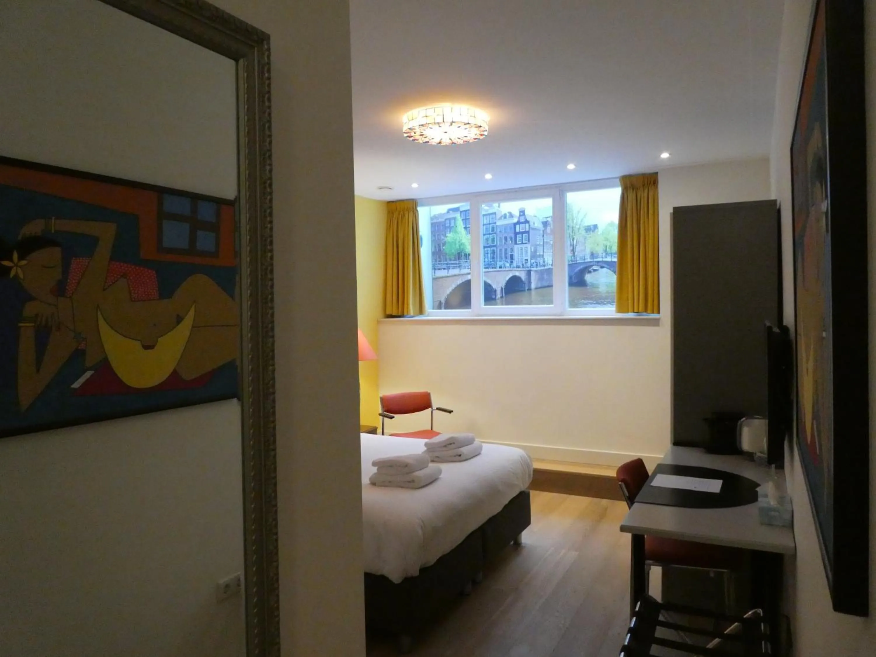 Bedroom, Bed in The Old Lady