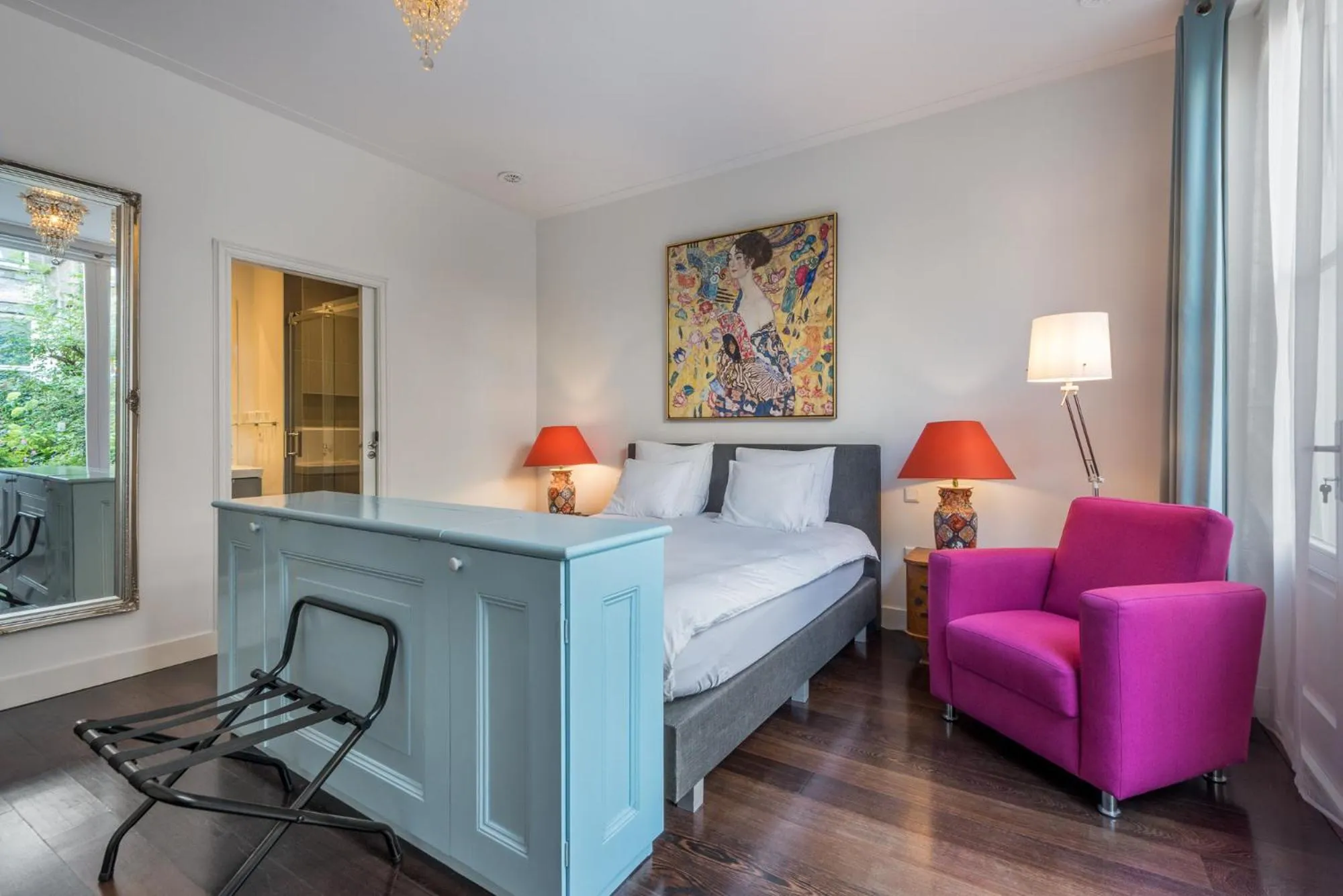 Photo of the whole room, Bed in The Old Lady