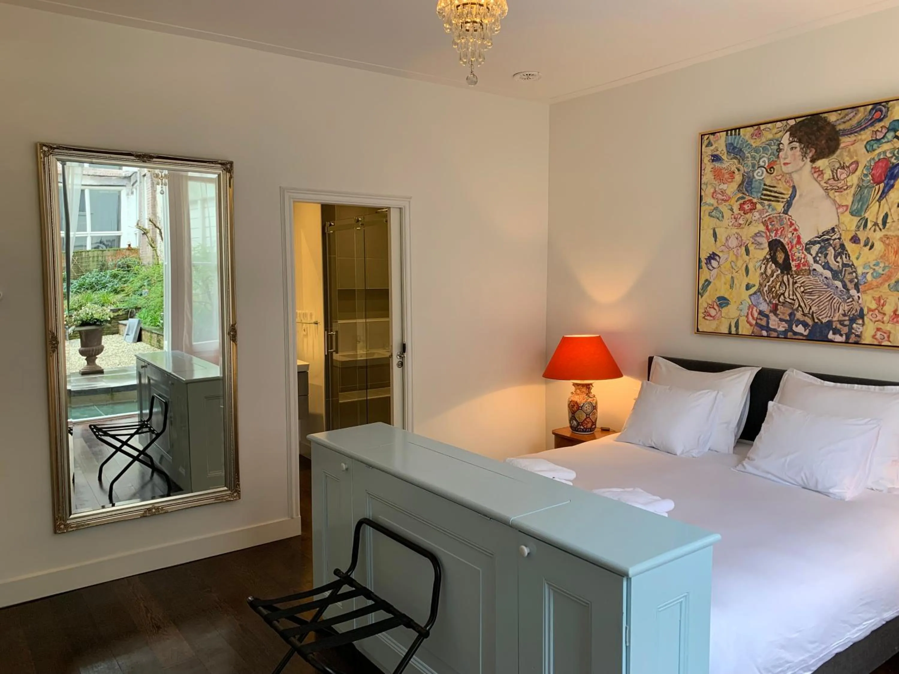 Bedroom, Bed in The Old Lady