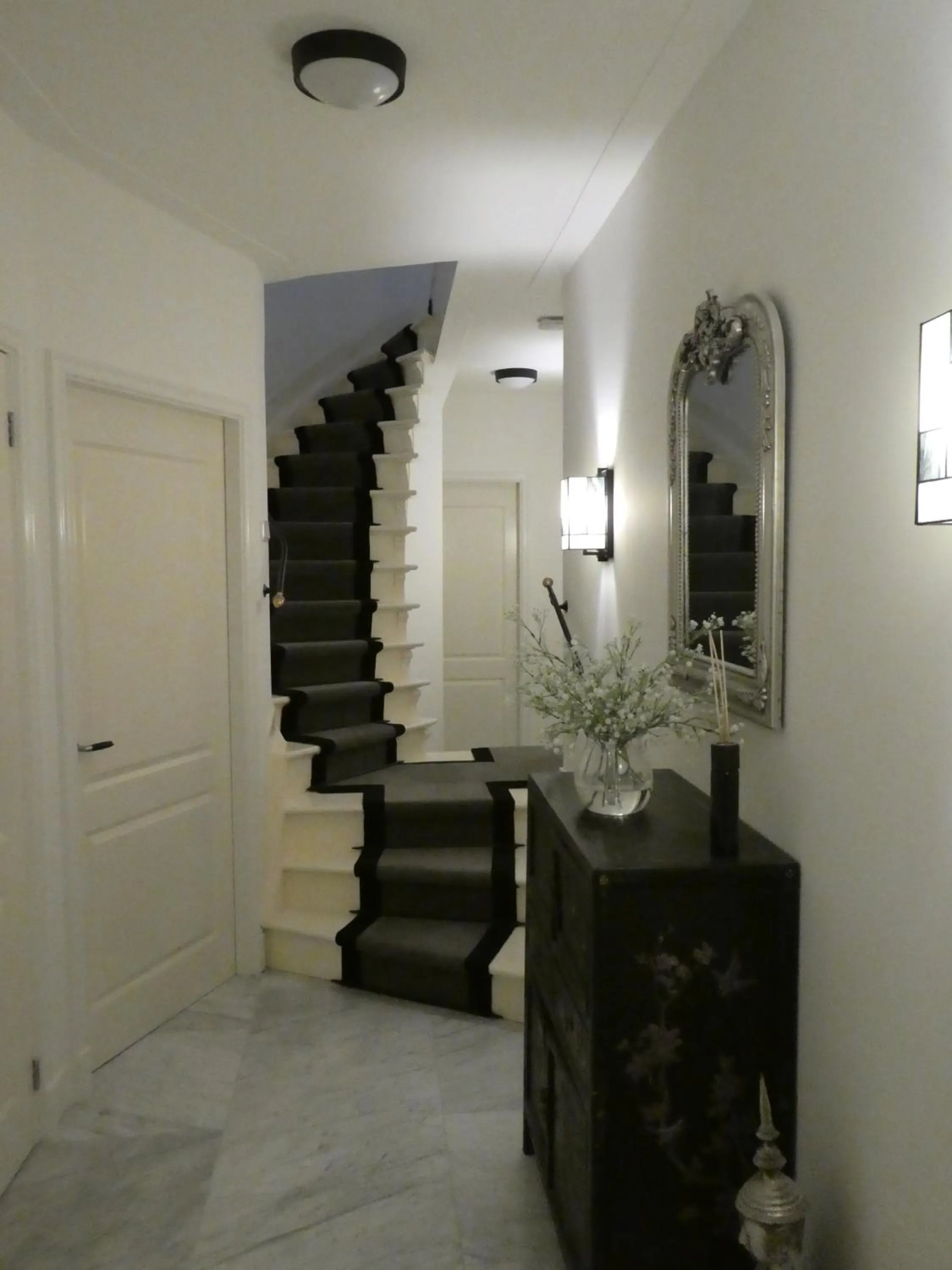 Facade/entrance in The Old Lady