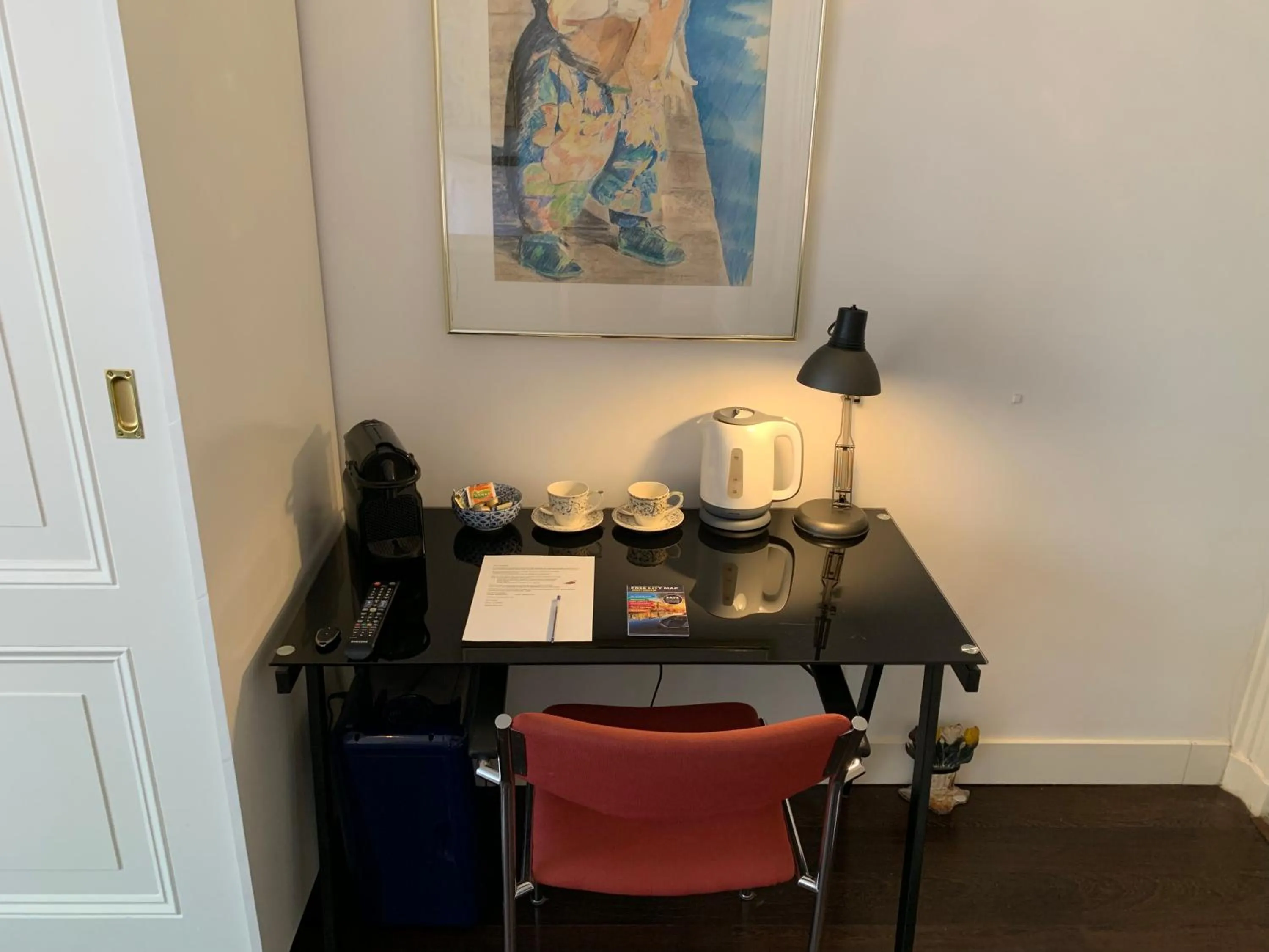 Coffee/tea facilities in The Old Lady