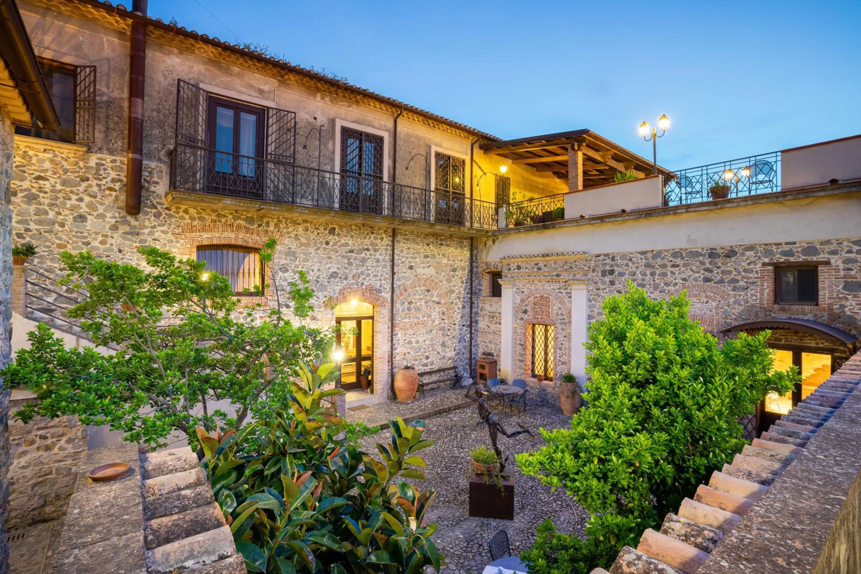 Inner courtyard view in Tenuta Ciminata Greco