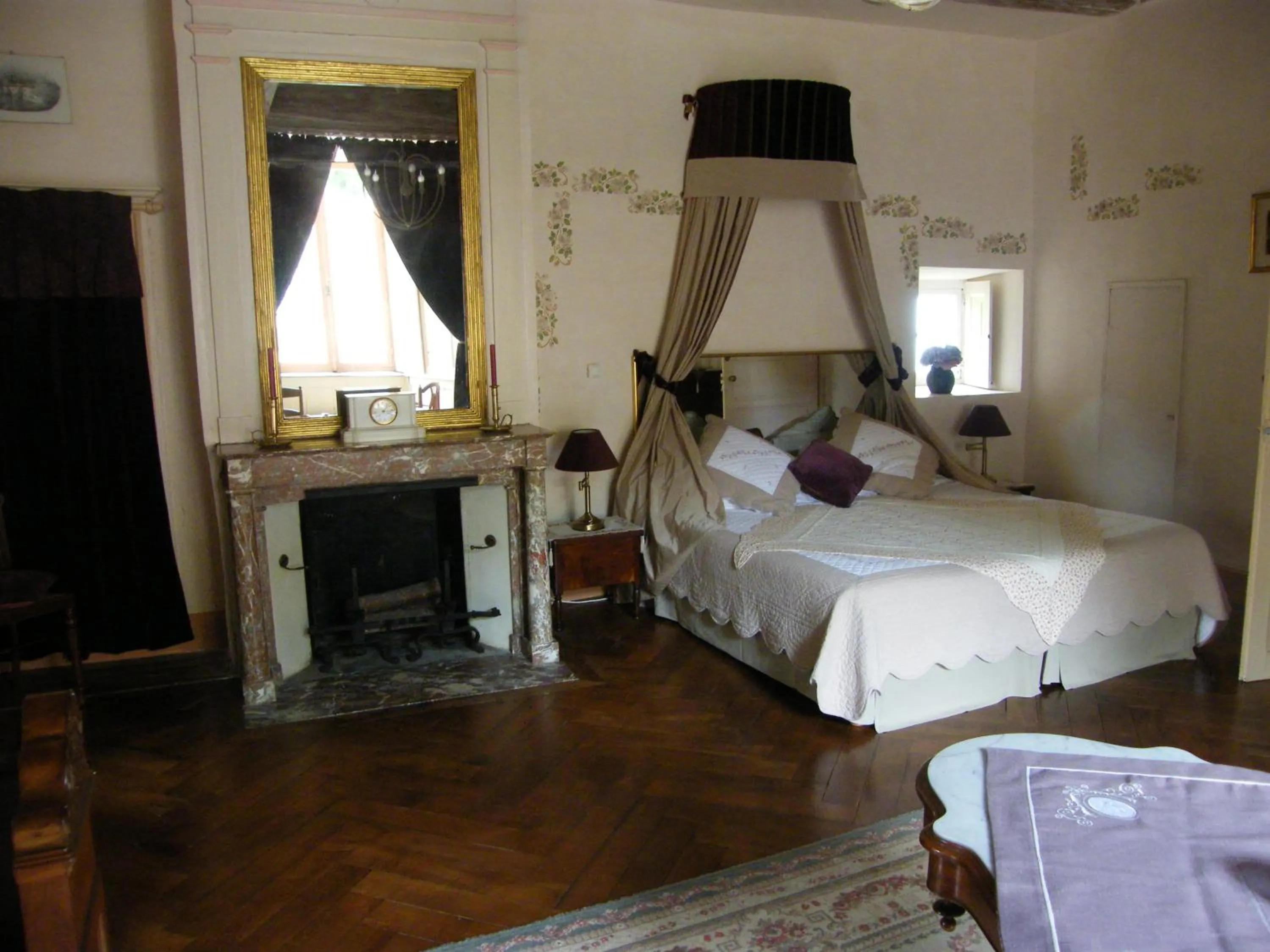 Bedroom in Château des Martinanches