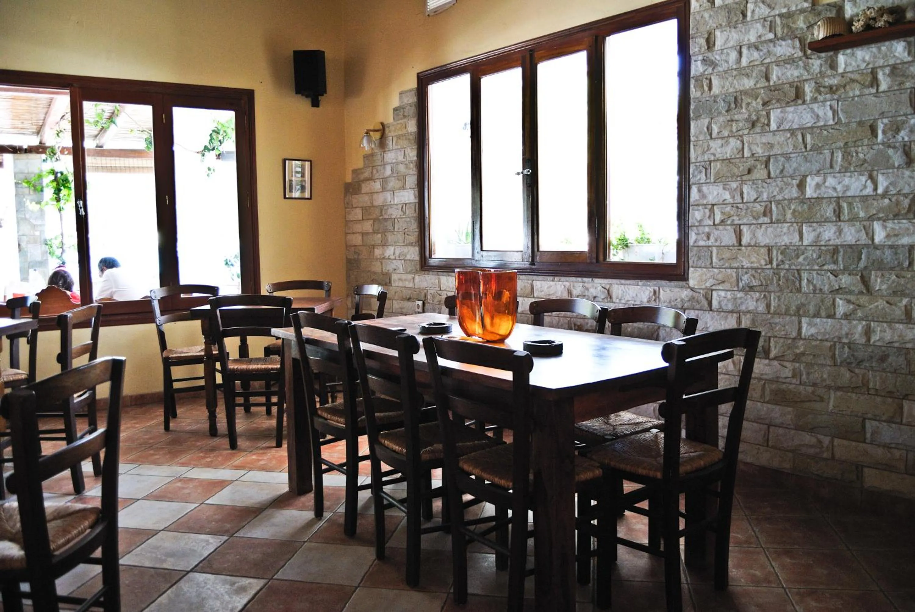 Restaurant/places to eat in Hotel Zannet