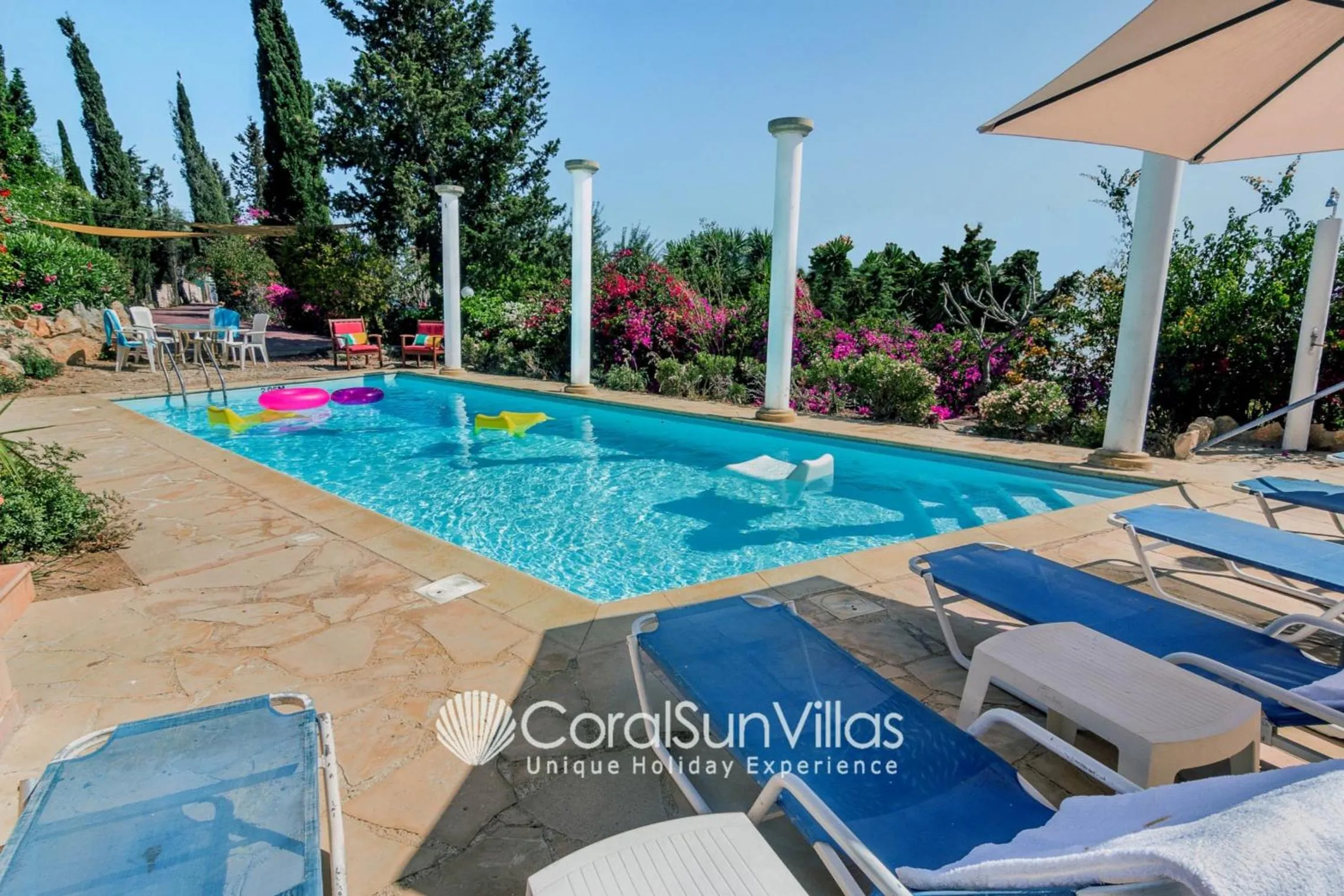 Wonderful quiet area, Completely Privacy, Large Private Pool, Colourful Garden
