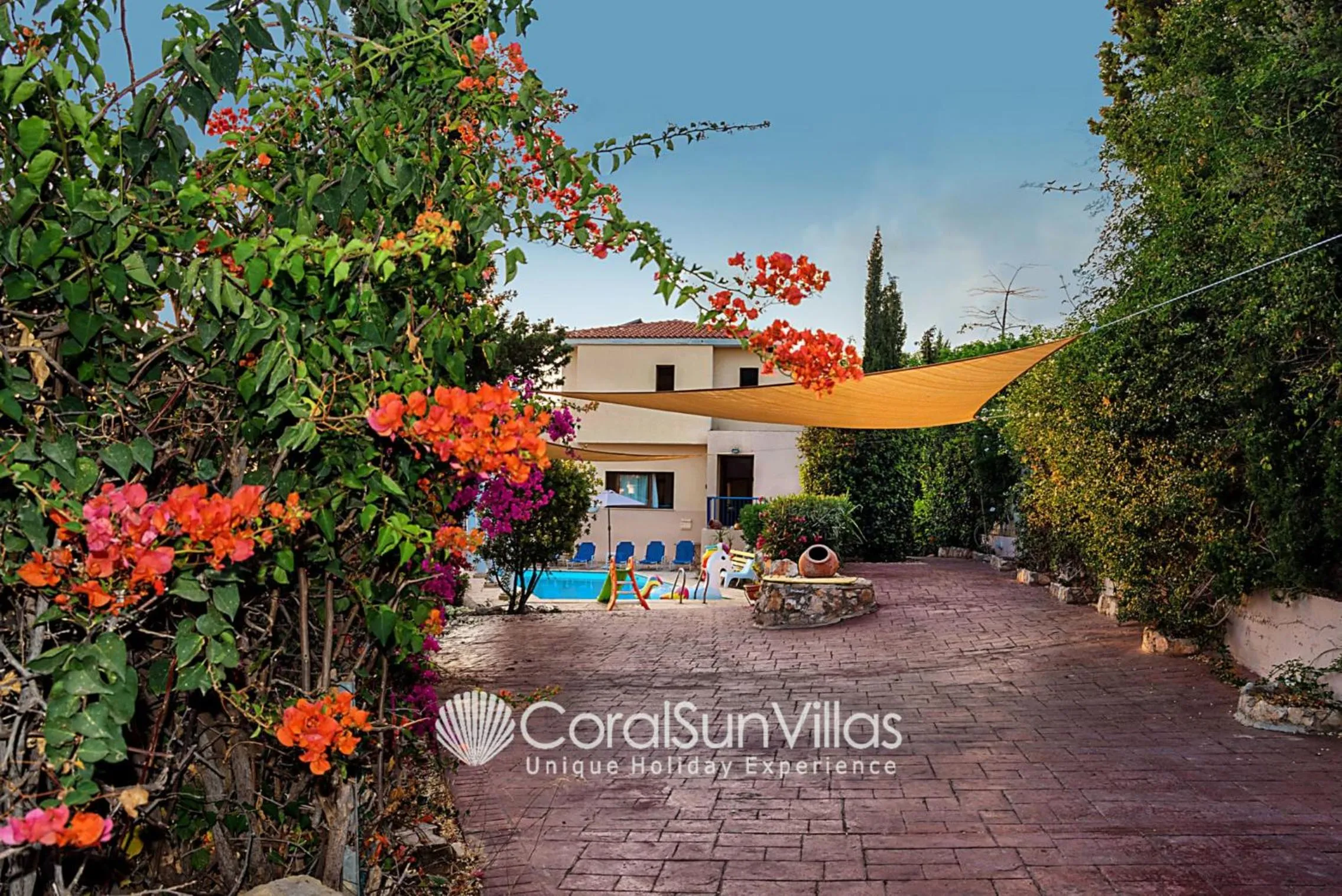 Wonderful quiet area, Completely Privacy, Large Private Pool, Colourful Garden